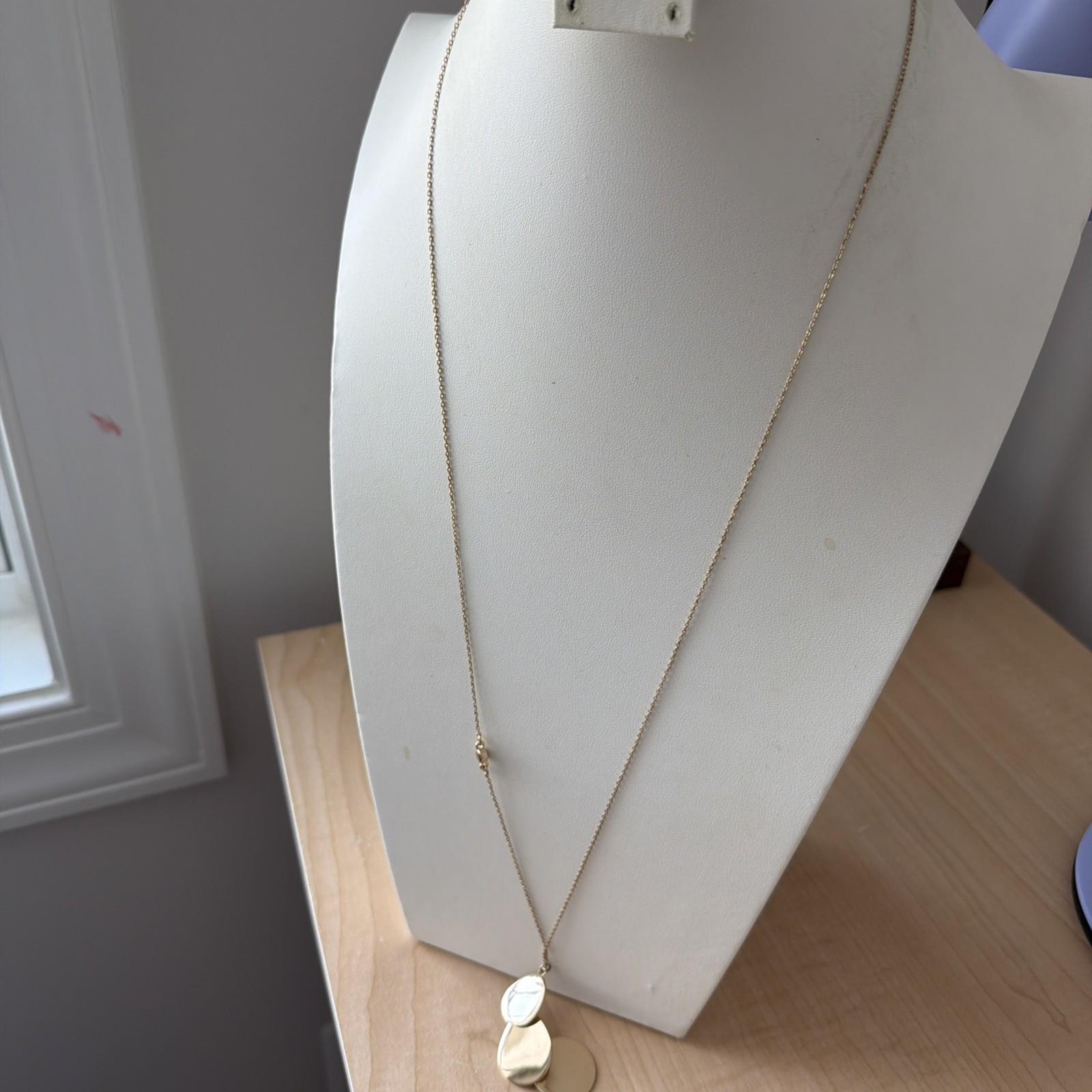 Loft pendant necklace, gold tone, 3 gold tone drop circles/ Very Good Condition