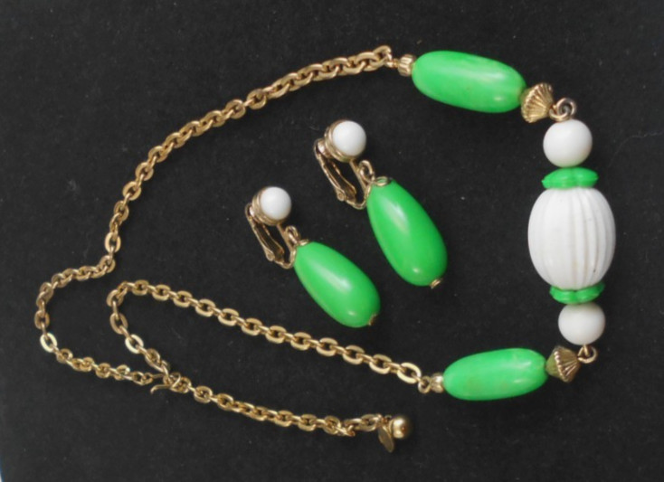 VINTAGE GORGEOUS AVON COME SUMMER NECKLACE & CLIP EARRINGS SET 1977 VERY GOOD
