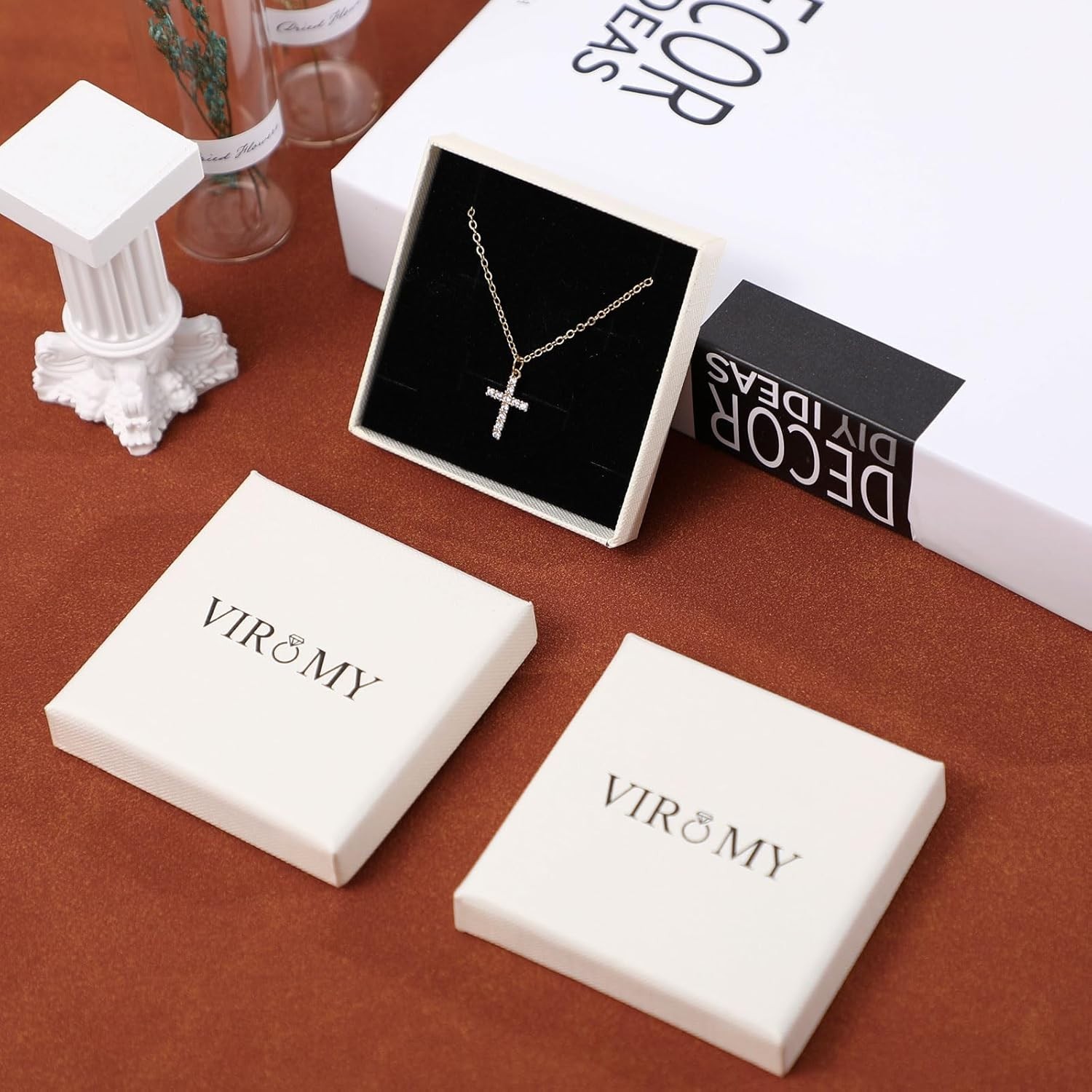 Waterproof & Non-Tarnish Gold Cross Necklace – Minimalist Pendant for Daily Wear