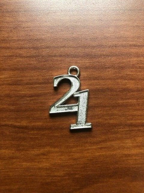 Graduation Tassel Charm Yeardate 1990-2023