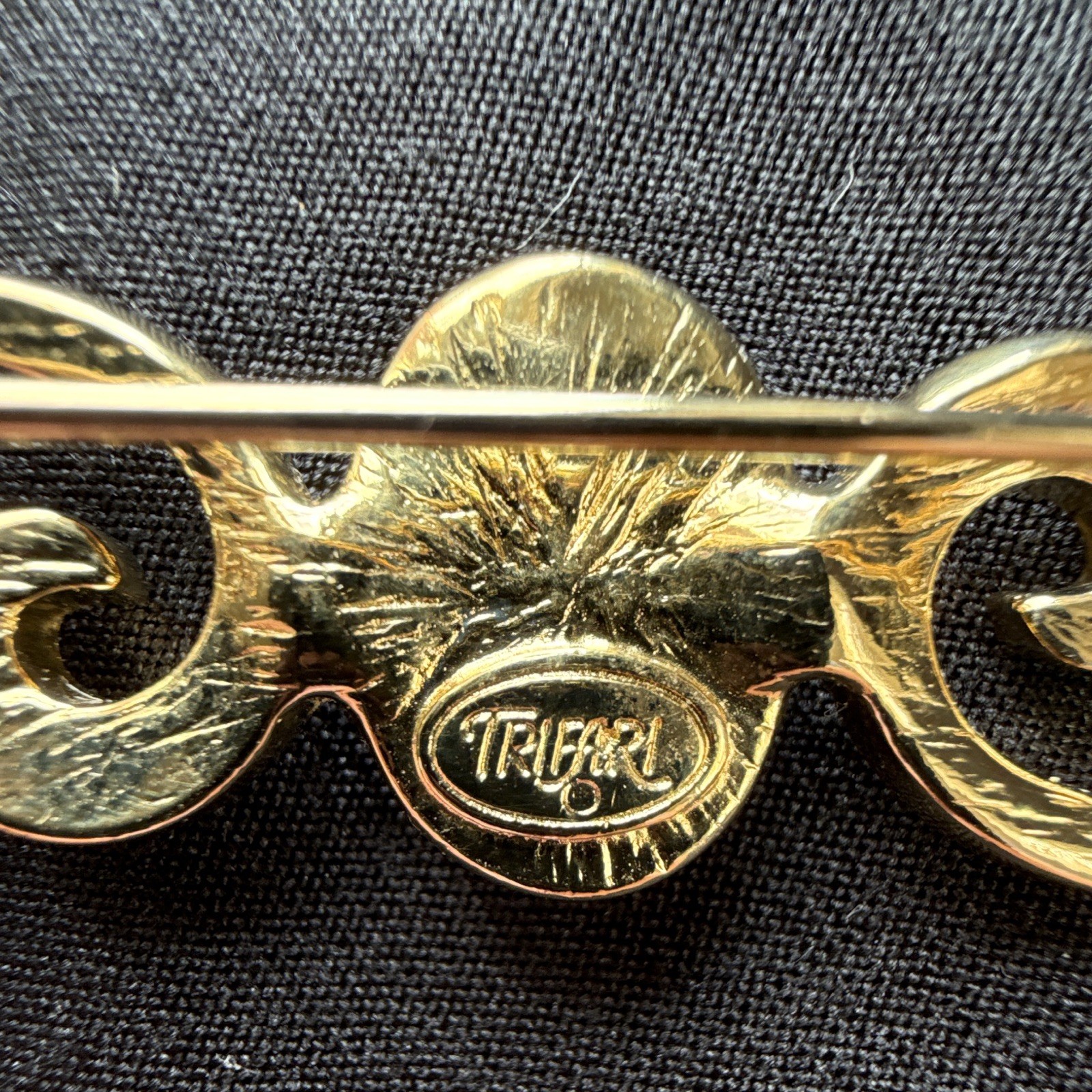 Vintage Trifari Signed Gold Tone Leaf Scroll Bar Brooch Pin Oval White Cabochon
