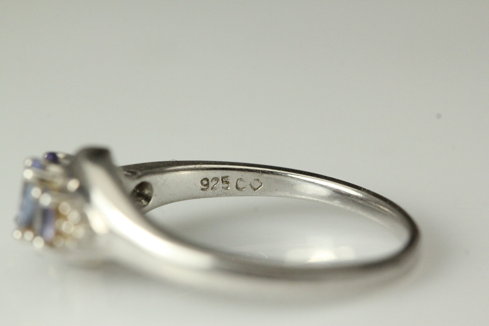 925 Sterling Silver Pale Blue Stones Size 7 Ring 2.4 Grams (RIN7138)