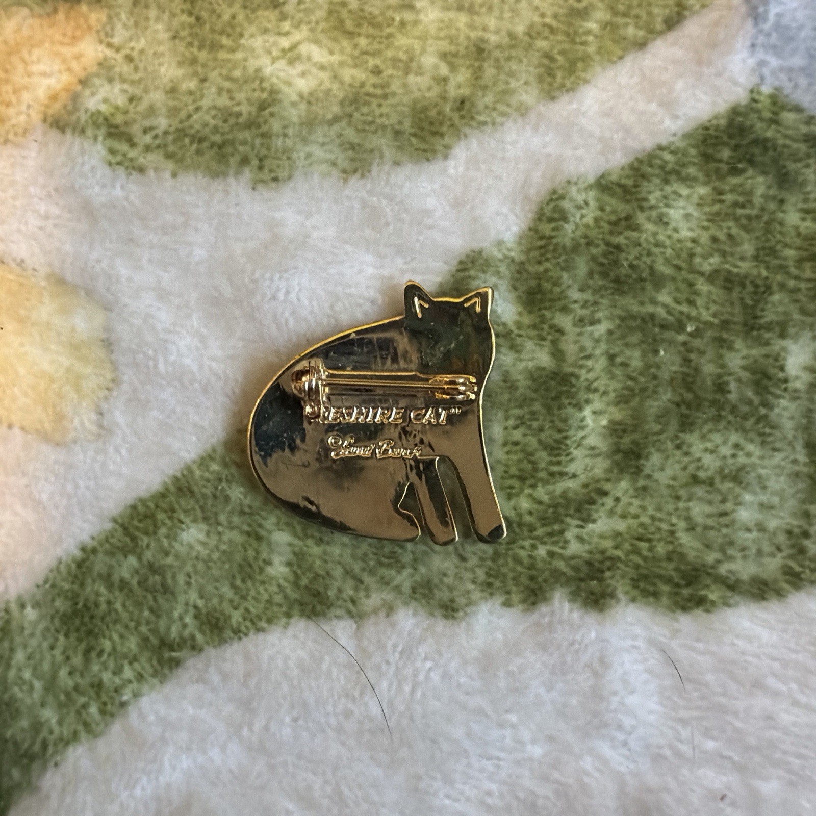 Laurel Burch Signed White Cat Enamel Pin Brooch Gold Tone Metal