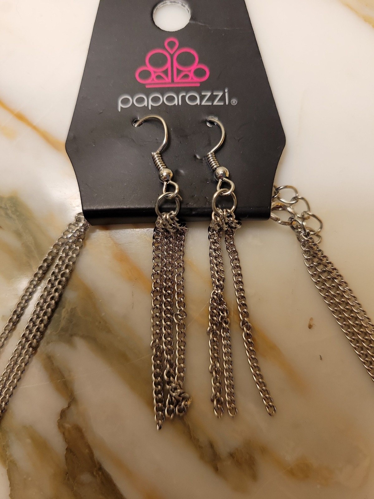 Paparazzi 3 layered chain with black round stones with stretchy black ring