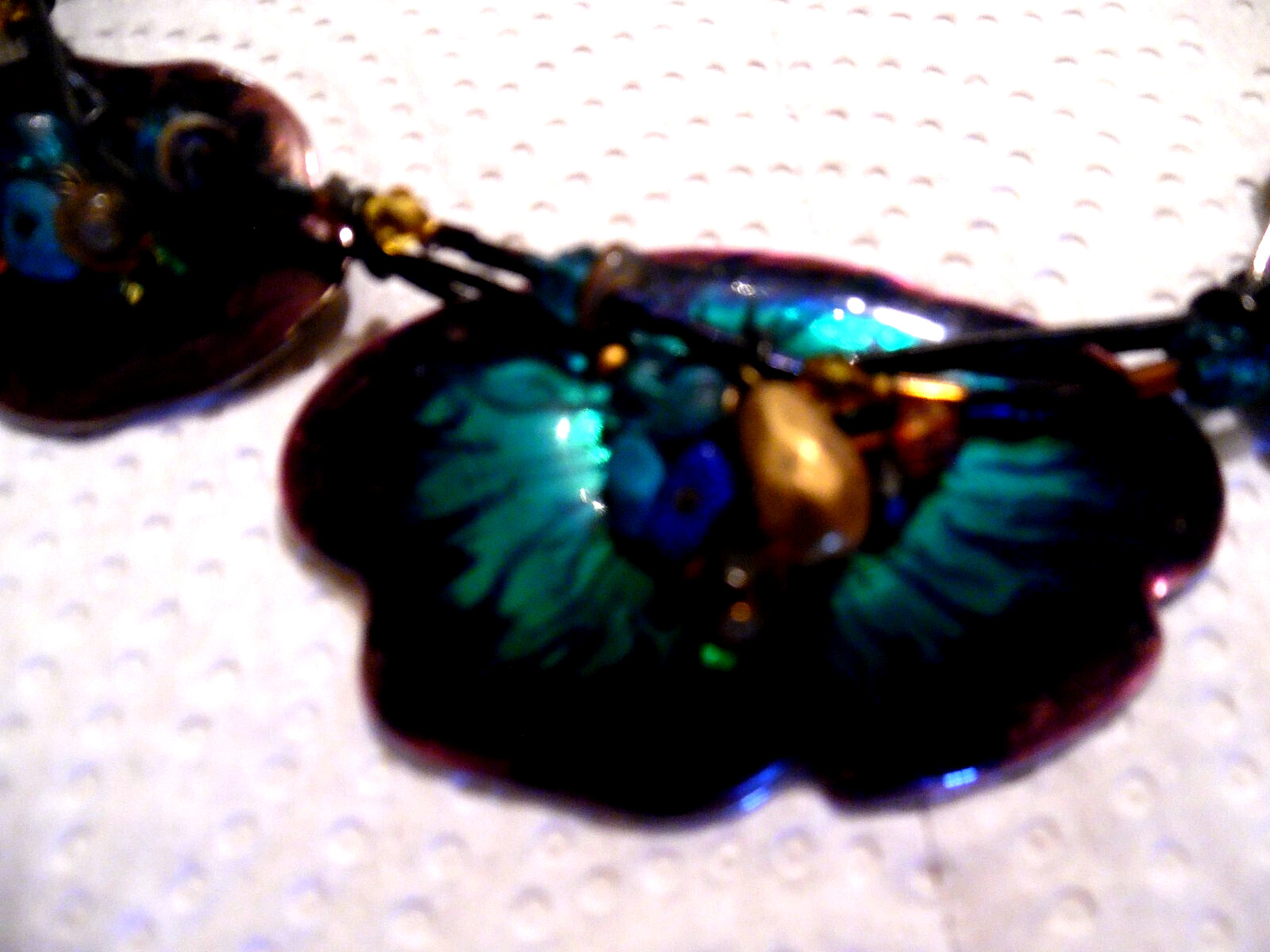 CHICOS BOHO STYLE ENAMELWARE LEAF ON SILVER CHOKER W/MATCHING EARRINGS