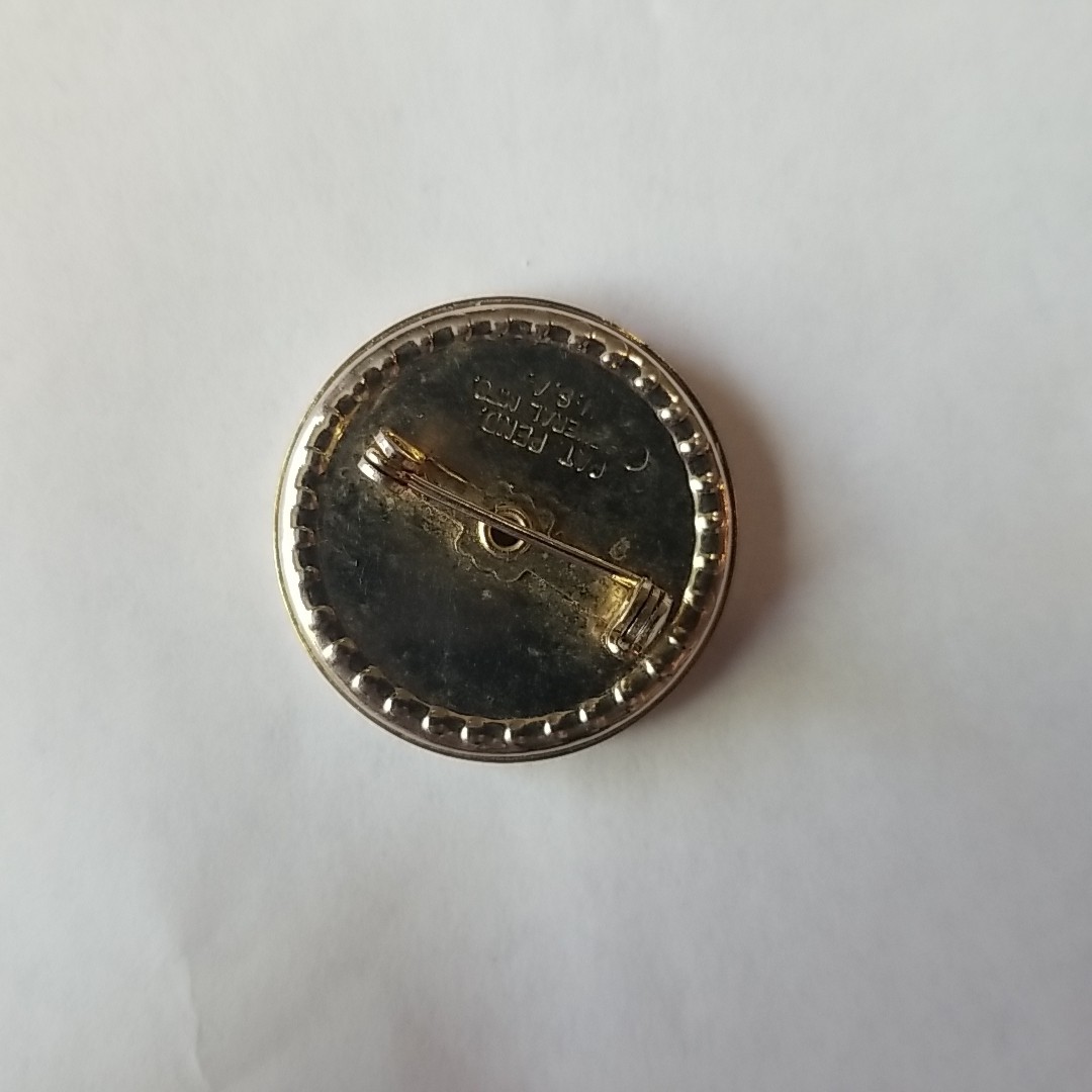Vintage General Mfg Co USA Seamstress Magnetic Pin Holder Brooch Mother of Pearl