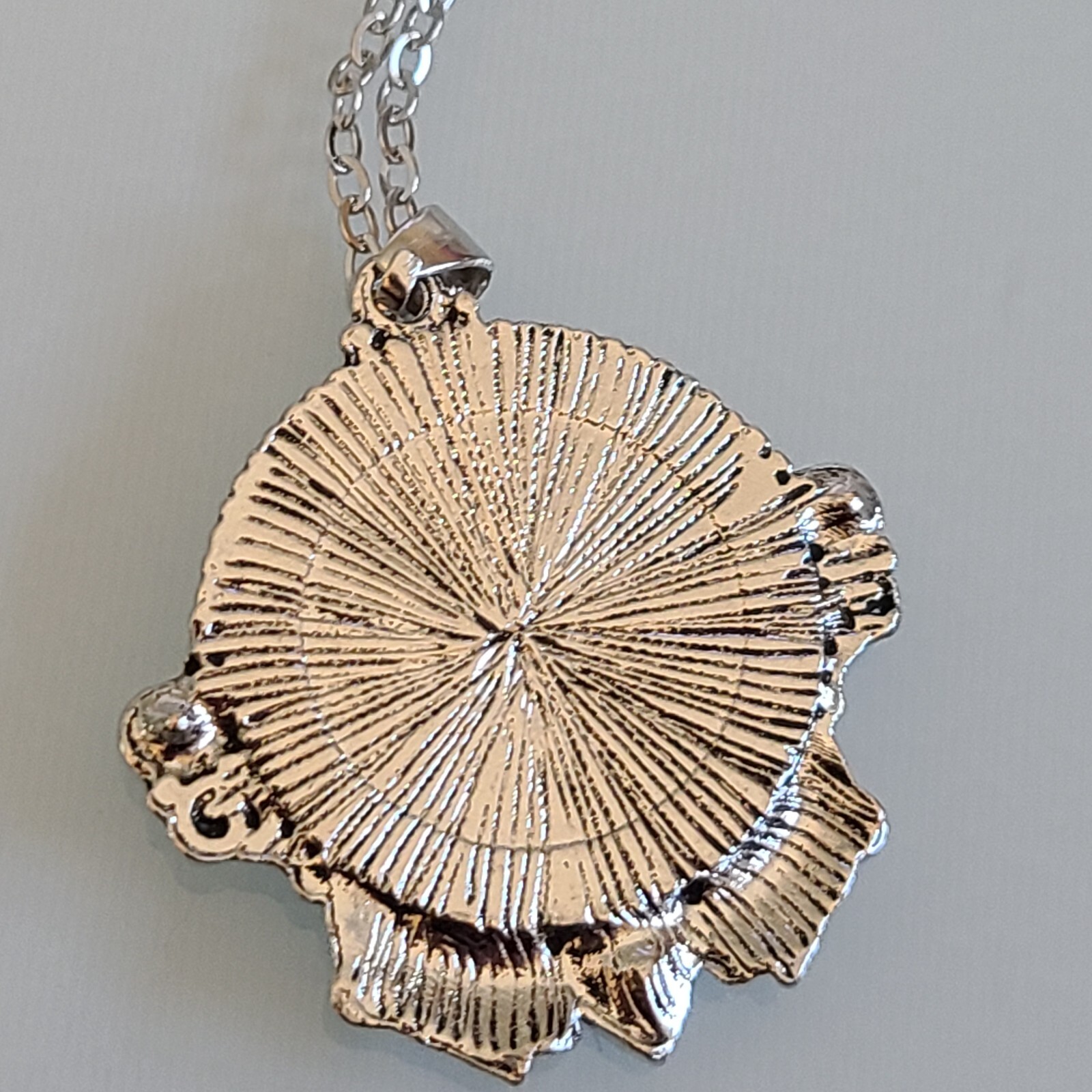 UNUSUAL TRIPLE MOON FACE NECKLACE FULL MOON WITH TWO CRESCENT MOONS CARESSING