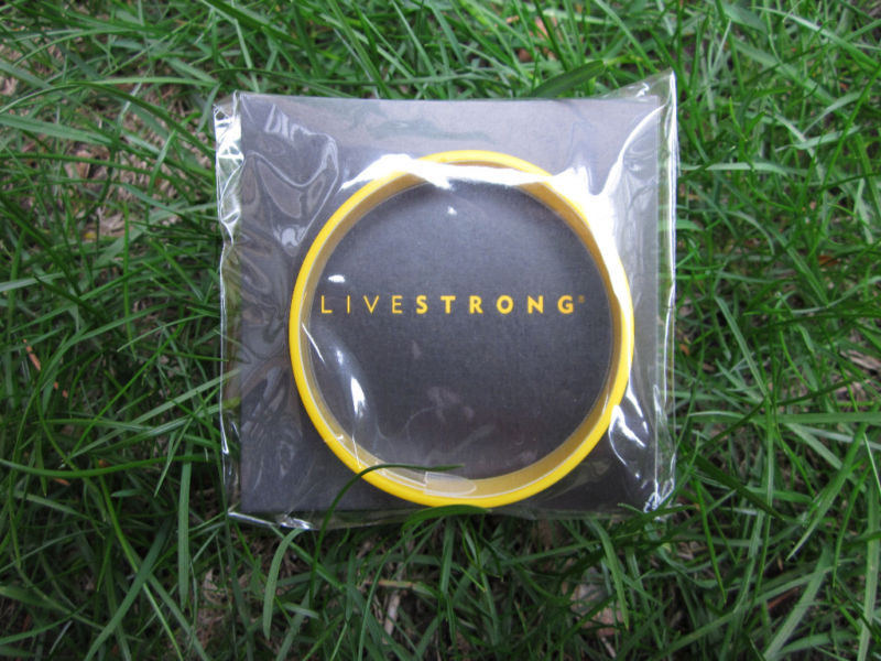 1 ADULT Livestrong Band Bracelet Lance Armstrong WRISTBAND – Free Shipping