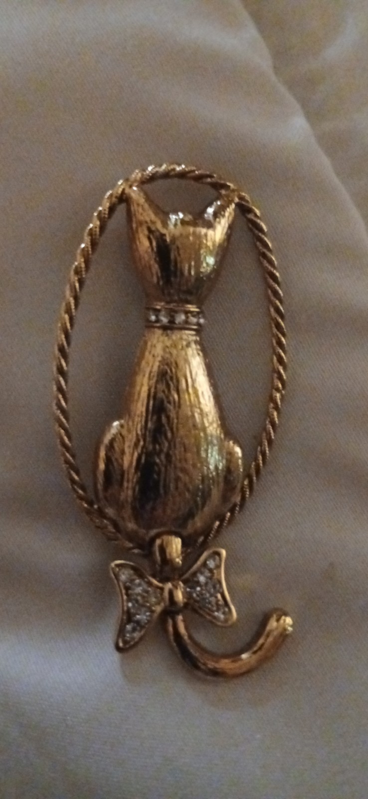 Vintage 1928 Jewelry Classy Gold-Tone & Rhinestone Backwards Cat Pin/Brooch