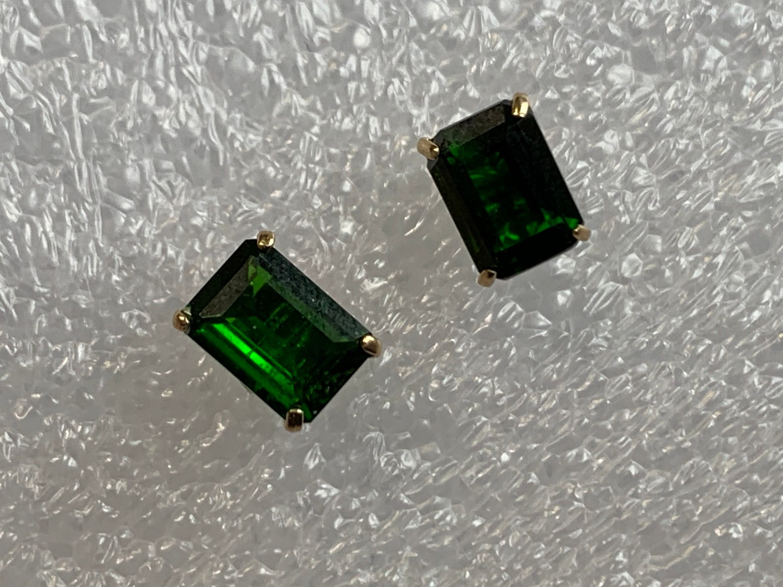 10K Yellow Gold Earrings .68g Fine Jewelry Baguette Emerald Look Studs *READ*