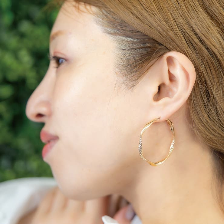 2 Pairs Fashionable Gold Circle Earrings Textured Twist Design Hoop Earrings
