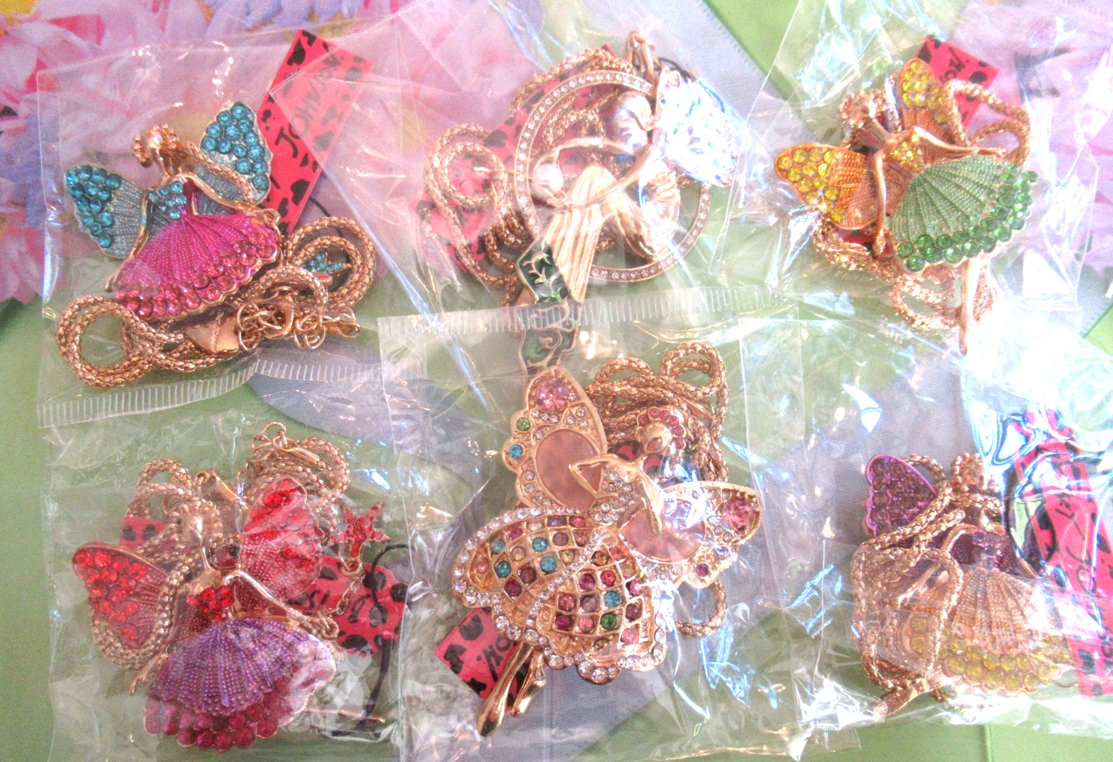 BETSEY JOHNSON Novelty Pendant Necklaces Fairies Angels Fairytale & Fantasy 6pcs