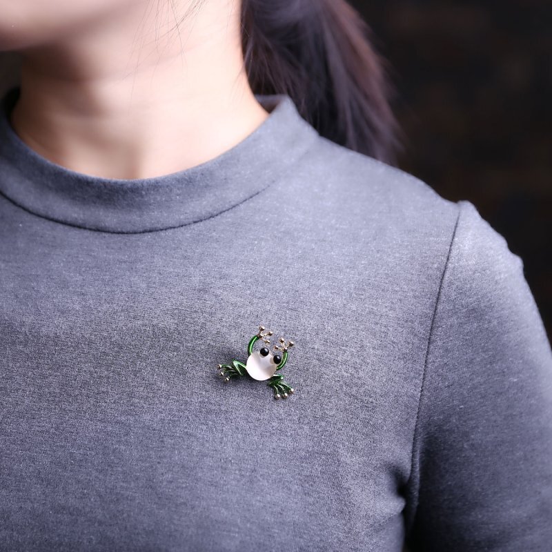 Fashion Lovely Crystal Rhinestone Frog Brooch Pin Women Sweater Badge Jewelry