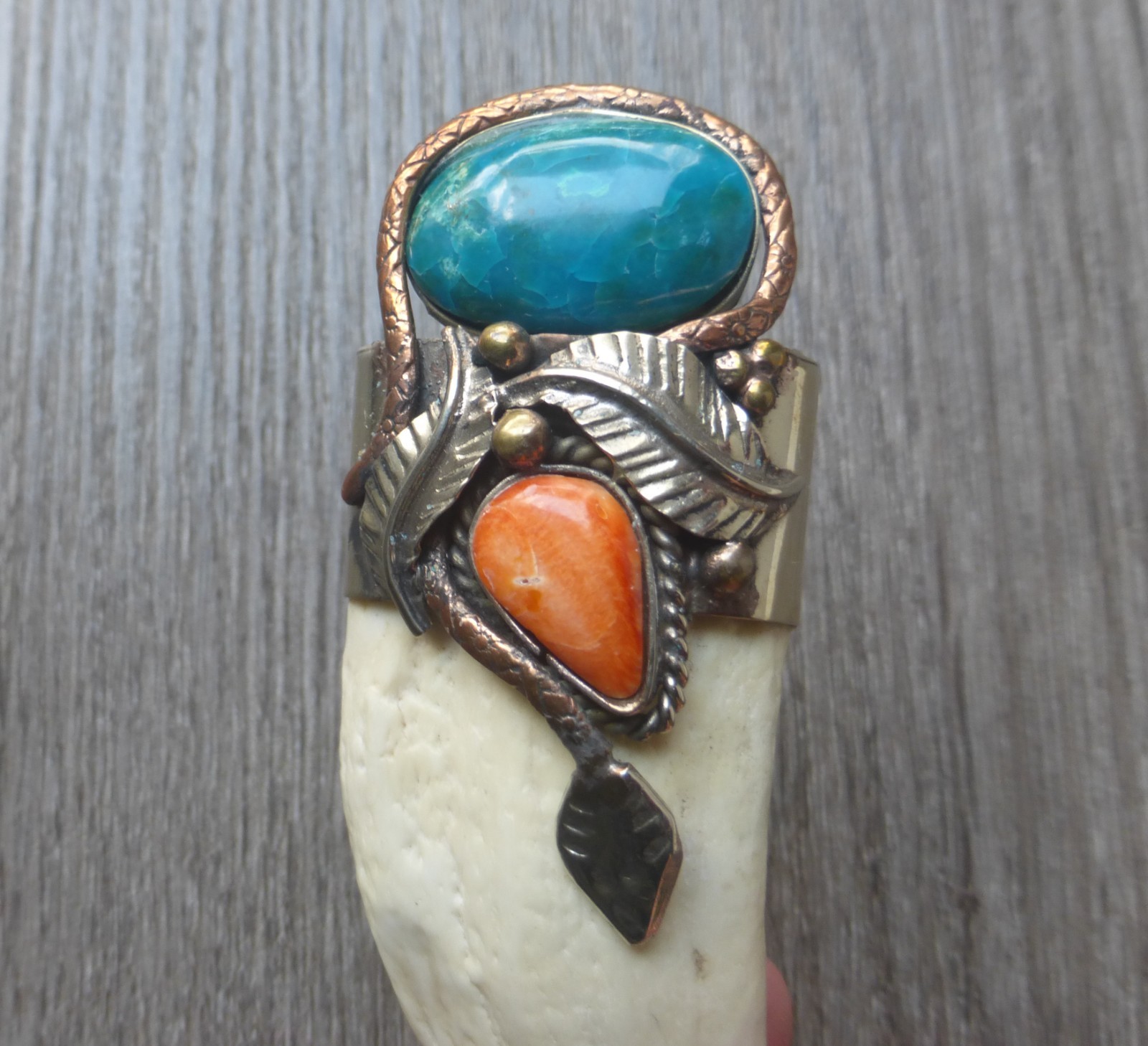 Vintage Tusk Pendant – Silver – Peruvian Artwork – Spondylus- Chrysocolla Stone