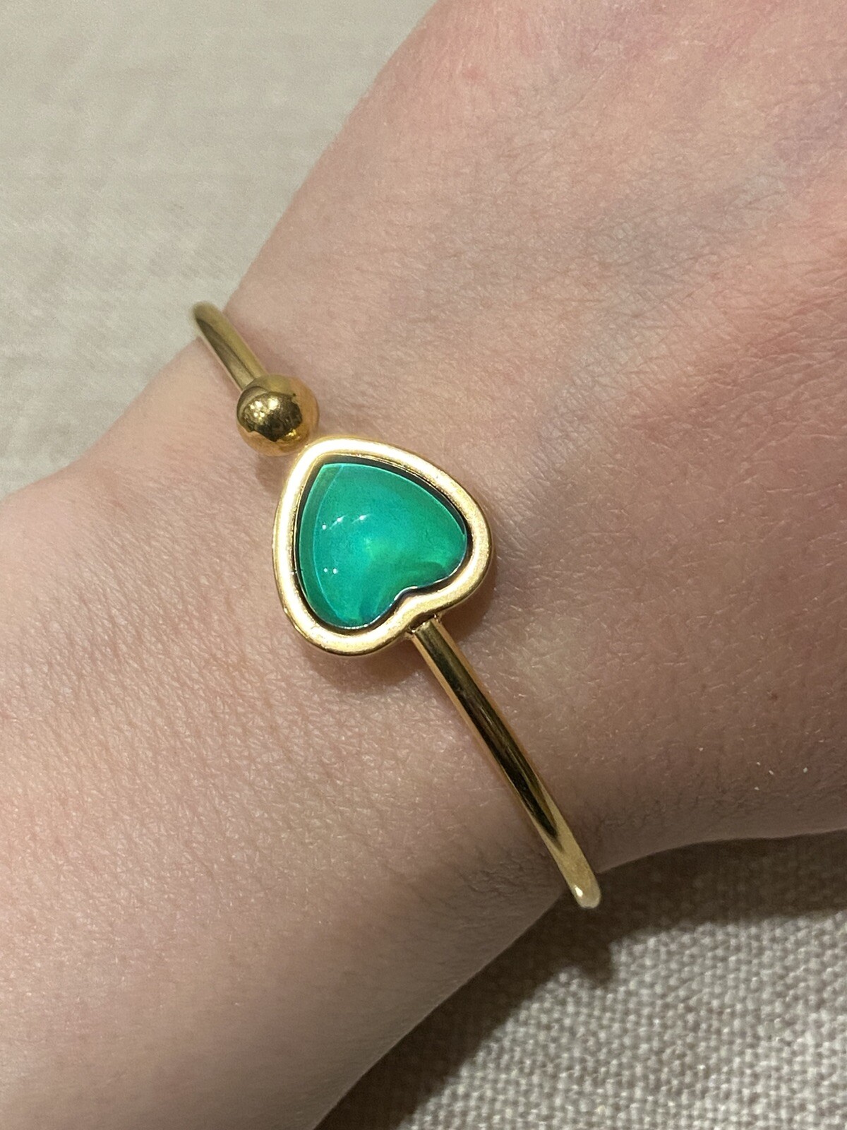 Heart Shape Mood Color Changing Love Bracelet- Stainless Steel Gold Tone