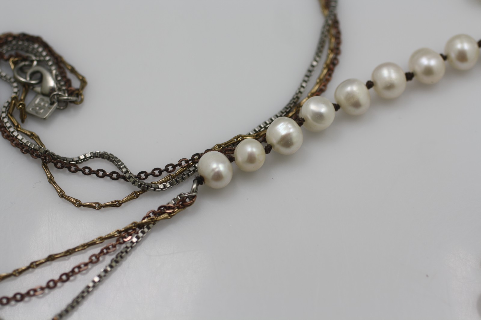Banana Republic whit cultured Freshwater Pearl knotted multi tone chain Necklace