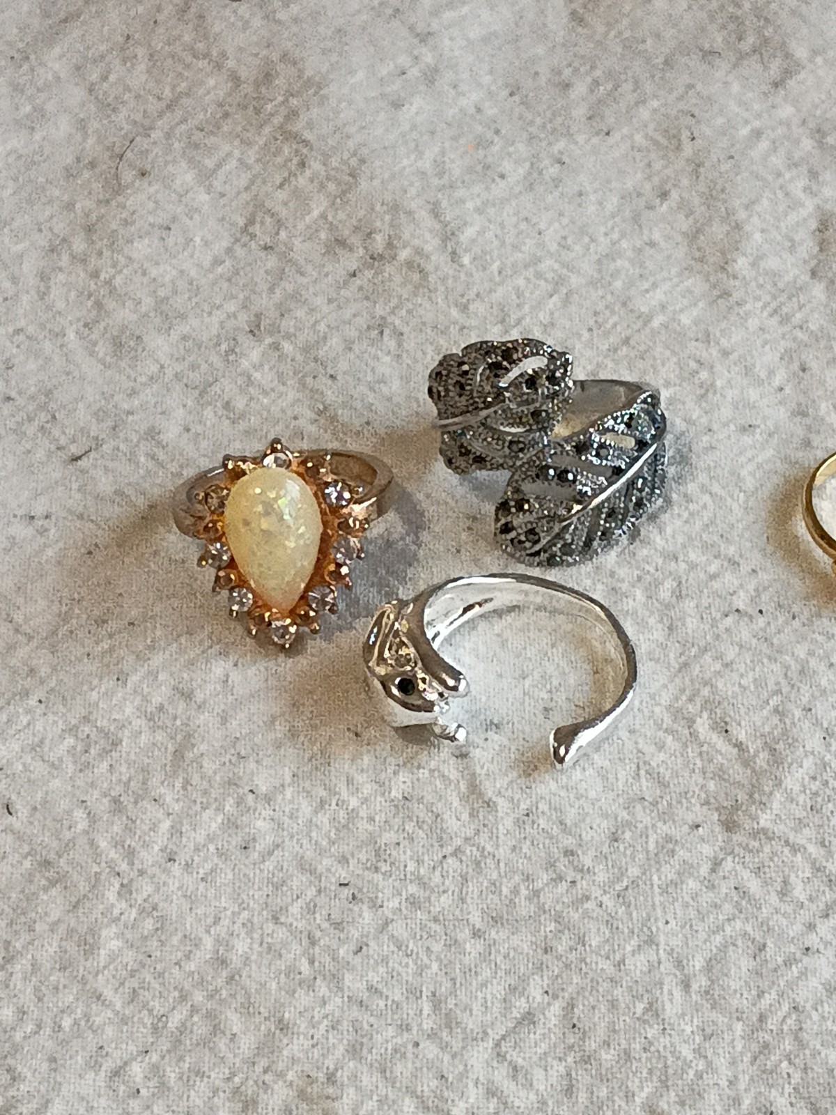 Lot Of Various Sized Fashion Rings Sz 3.5, 5, 6, 7, 8 Bag 0164 D17