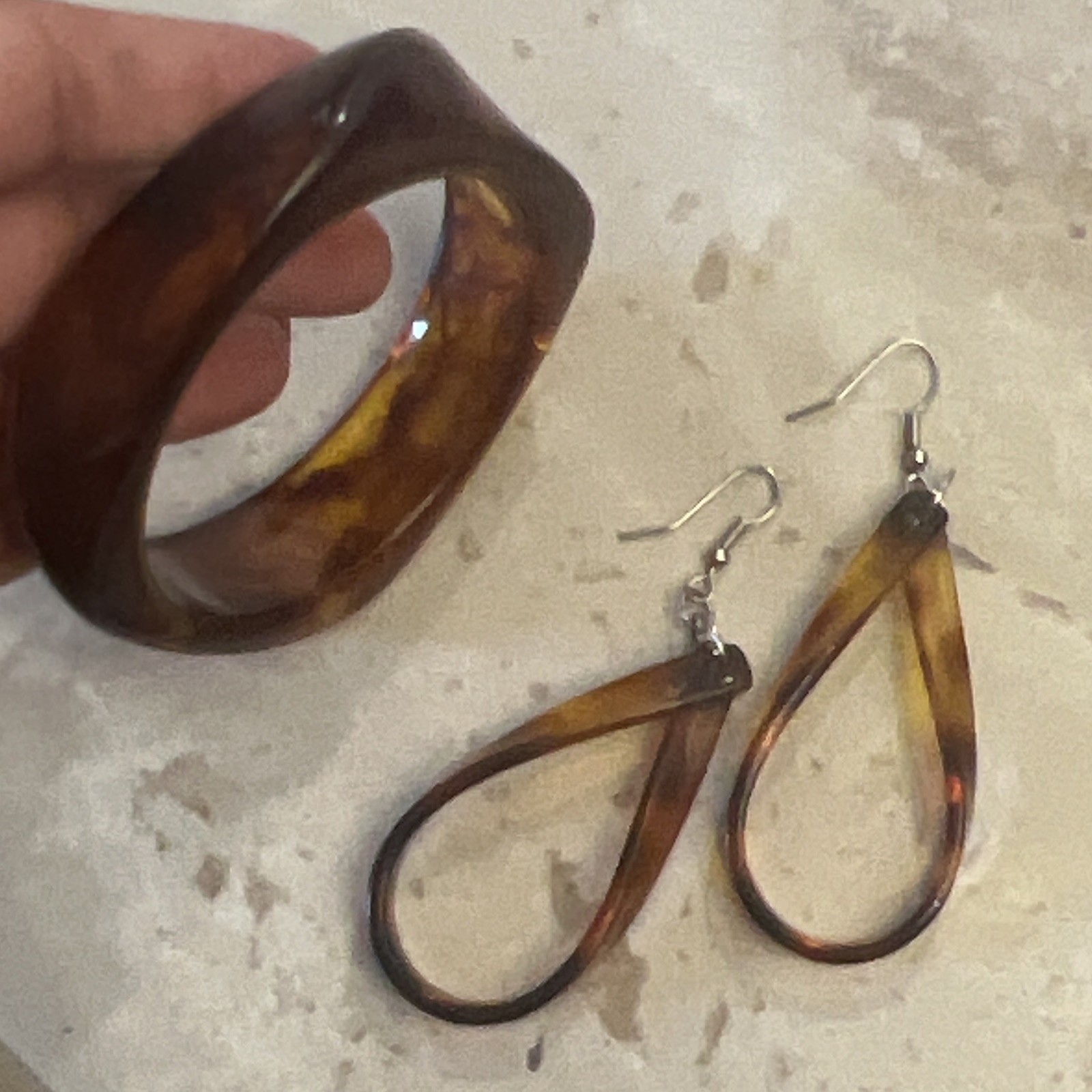 Brown Resin Jewelry Set: Bracelet & Teardrop Dangle Earrings, No Stone