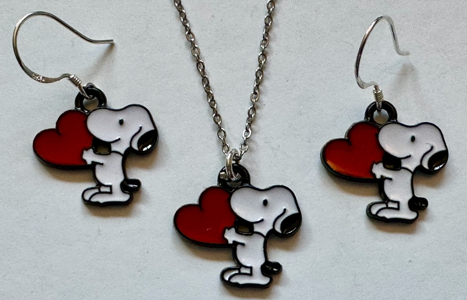 JEWELRY SET SNOOPY W RED HEART PENDANT 5/8 OF 1″ NECKLACE 18″ & EARRINGS SMALL