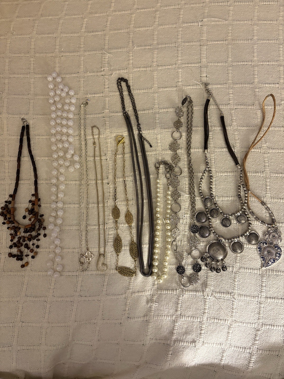 Unbranded necklace lot