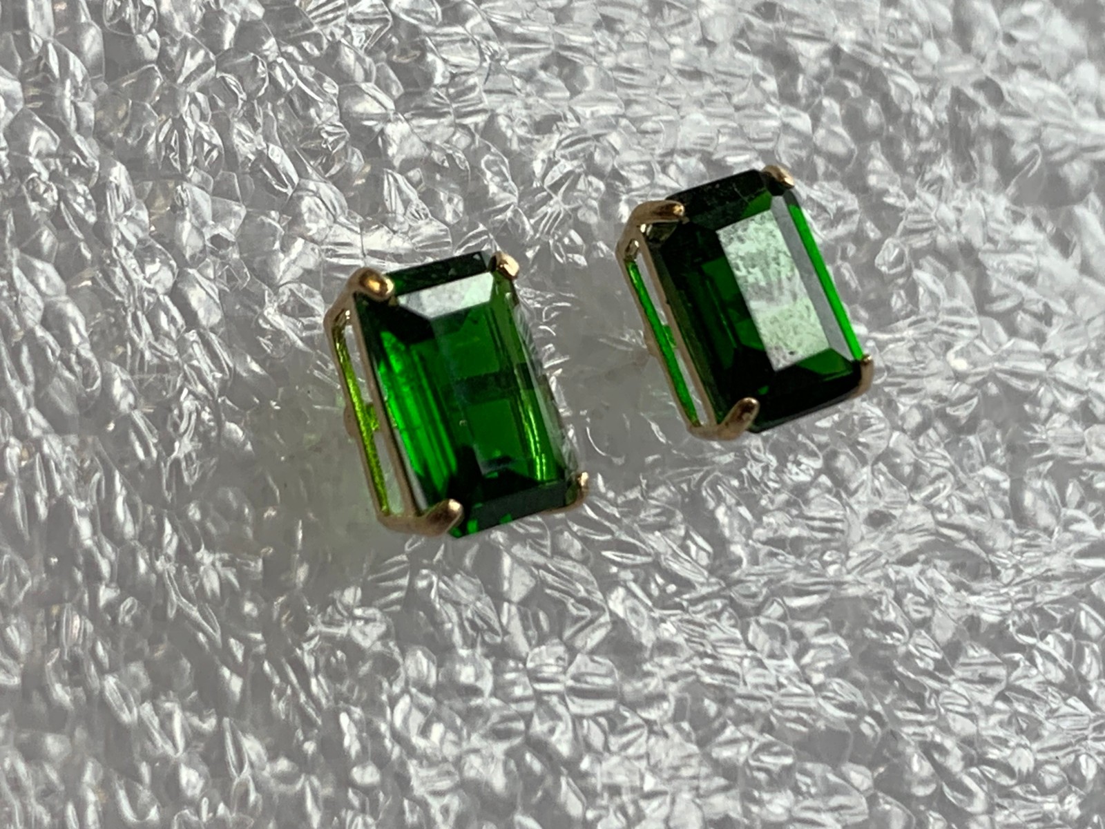 10K Yellow Gold Earrings .68g Fine Jewelry Baguette Emerald Look Studs *READ*