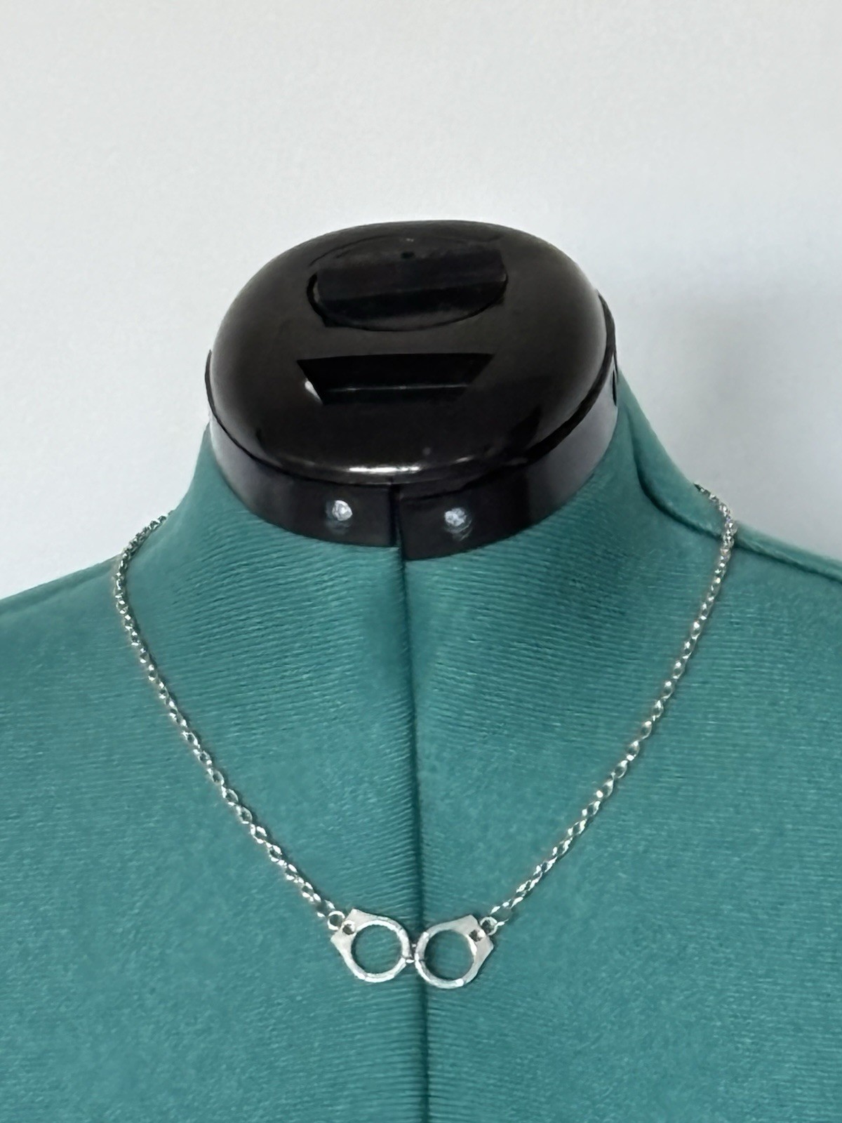 Gothic Goth Steampunk Novelty Silver Tone Handcuff Chain Necklace Choker Costume