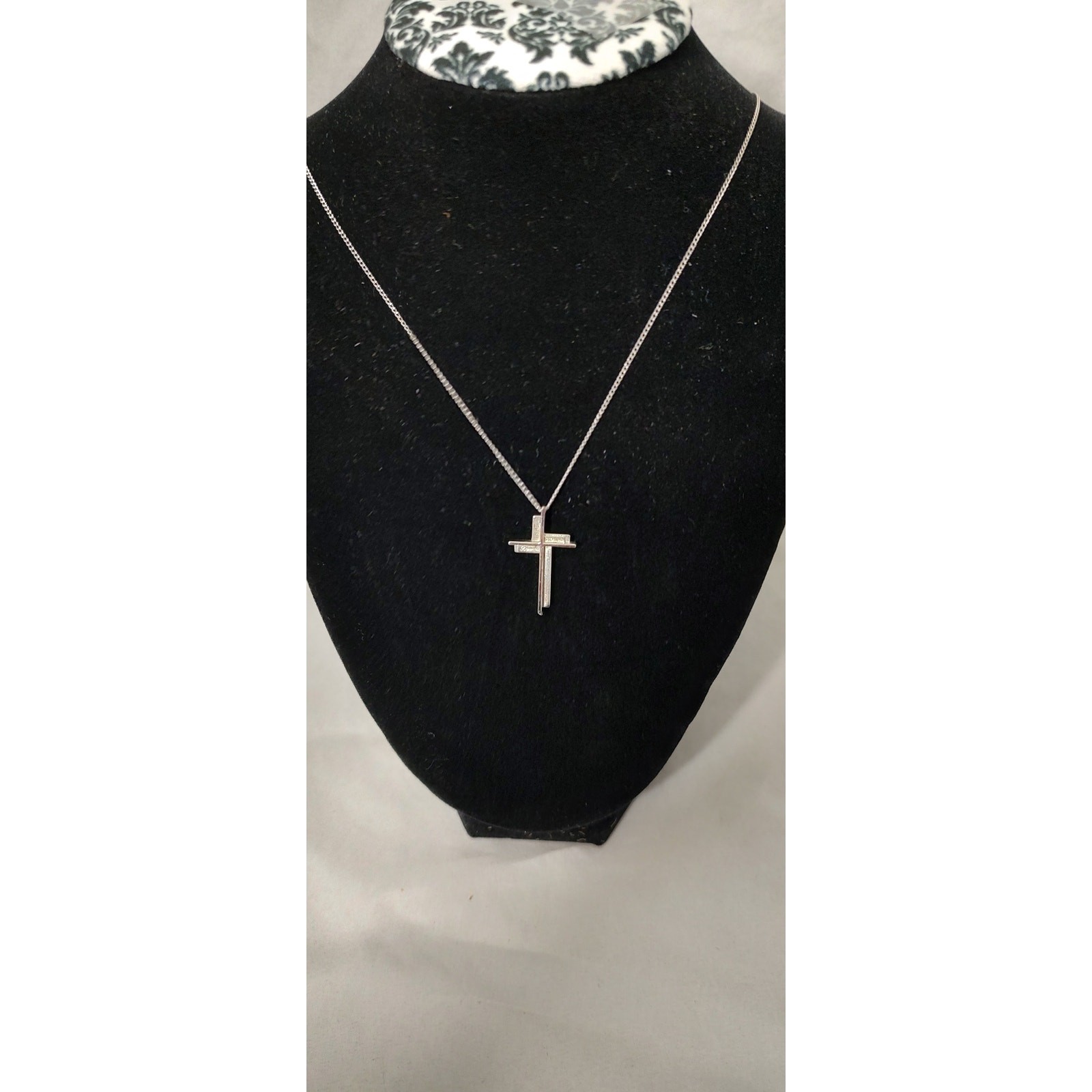 Sterling Silver .925 Cross Pendant and Chain Necklace Box Hammered VTG Donna