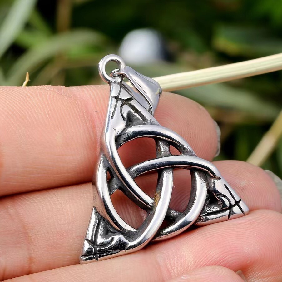 Mens Silver Irish Celtic Triquetra Trinity Knot Pendant Necklace Box Chain 24″