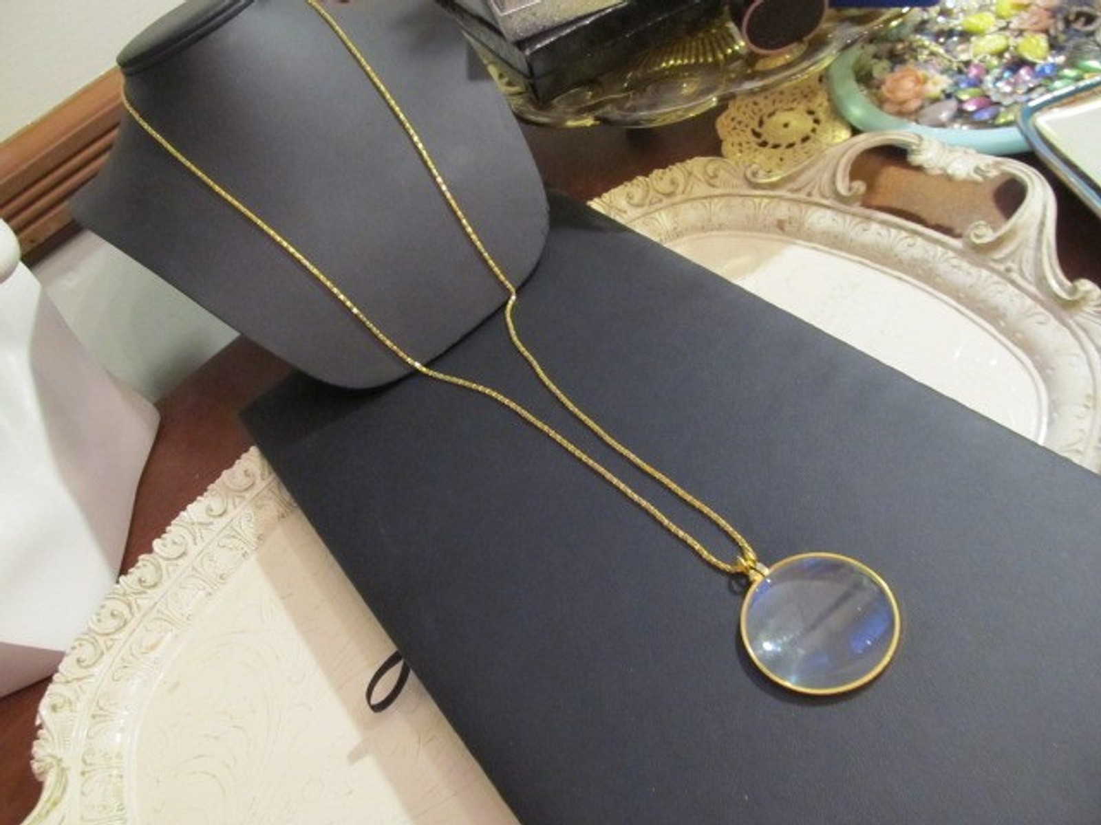 Gold Tone Magnifying Glass 5X Loupe Pendant Fashion Necklace