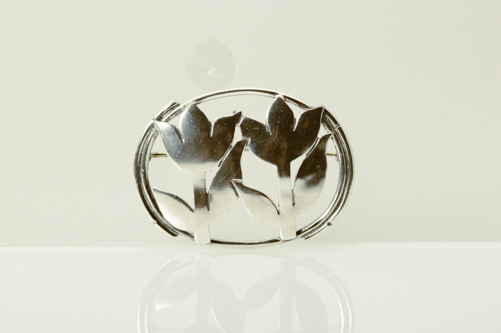 925 Sterling Silver Vintage Oval Floral Brooch Signed NT 9.1 Grams (PEN9766)