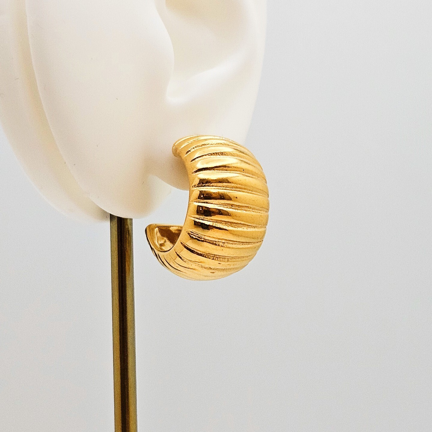 18K Gold Plated Thick Ribbed C-Shaped Hoop for Women, Stainless Steel Earrings
