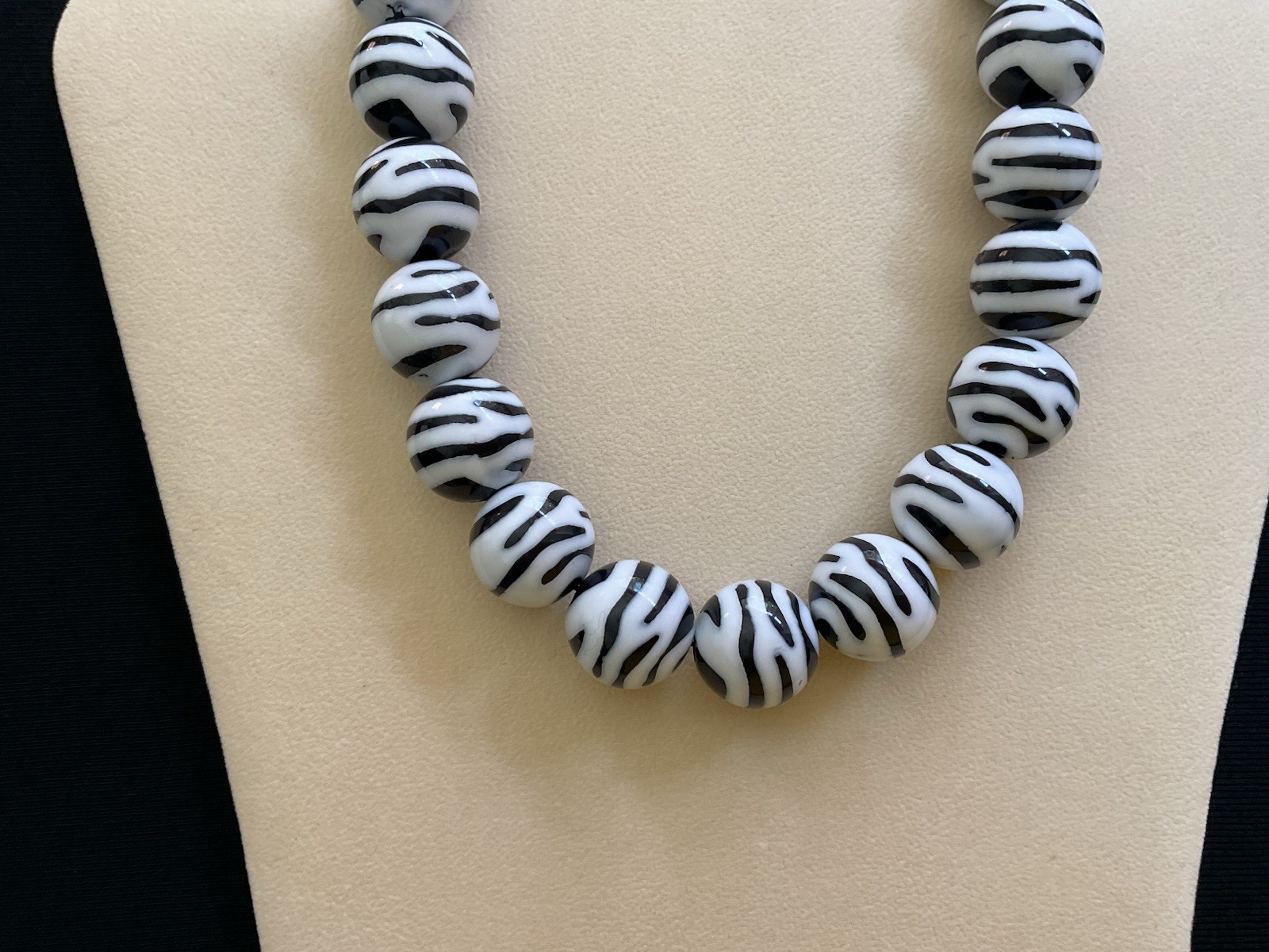 Chunky Black/white Zebra Print Beads Adjustable Necklace