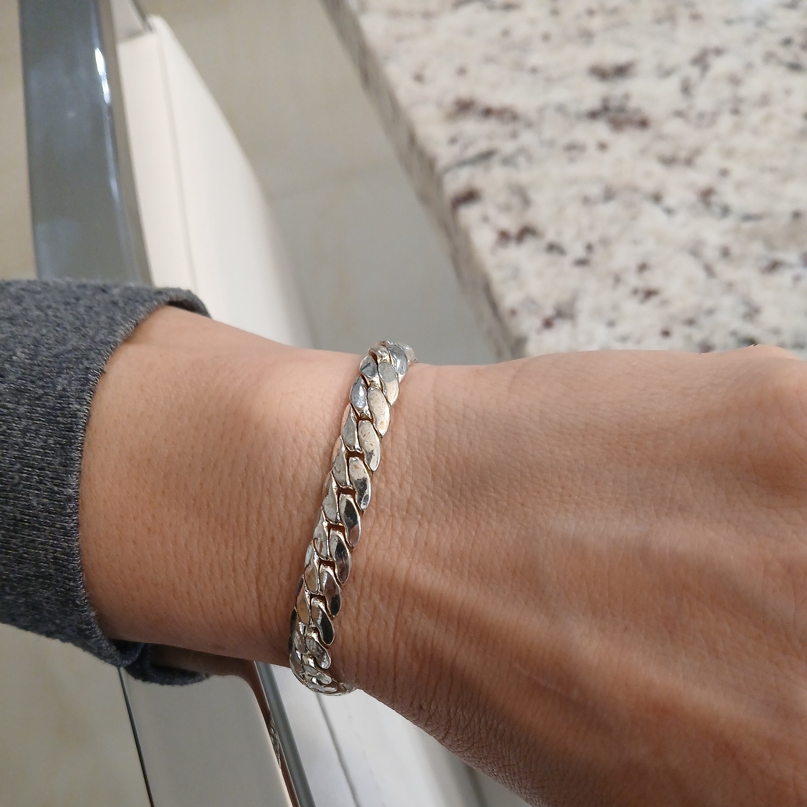 Silver Cuban Stile Brazalet Whit Rodium Plate.