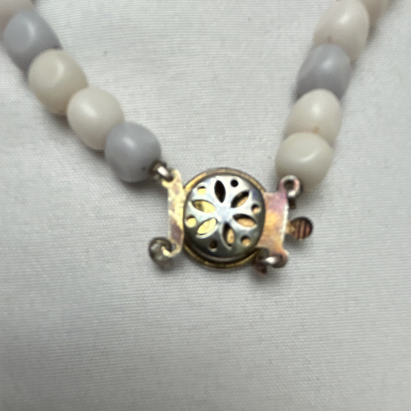 White & Gray Plastic Beaded Necklace, Ball/Bead Chain, Barrel Clasp