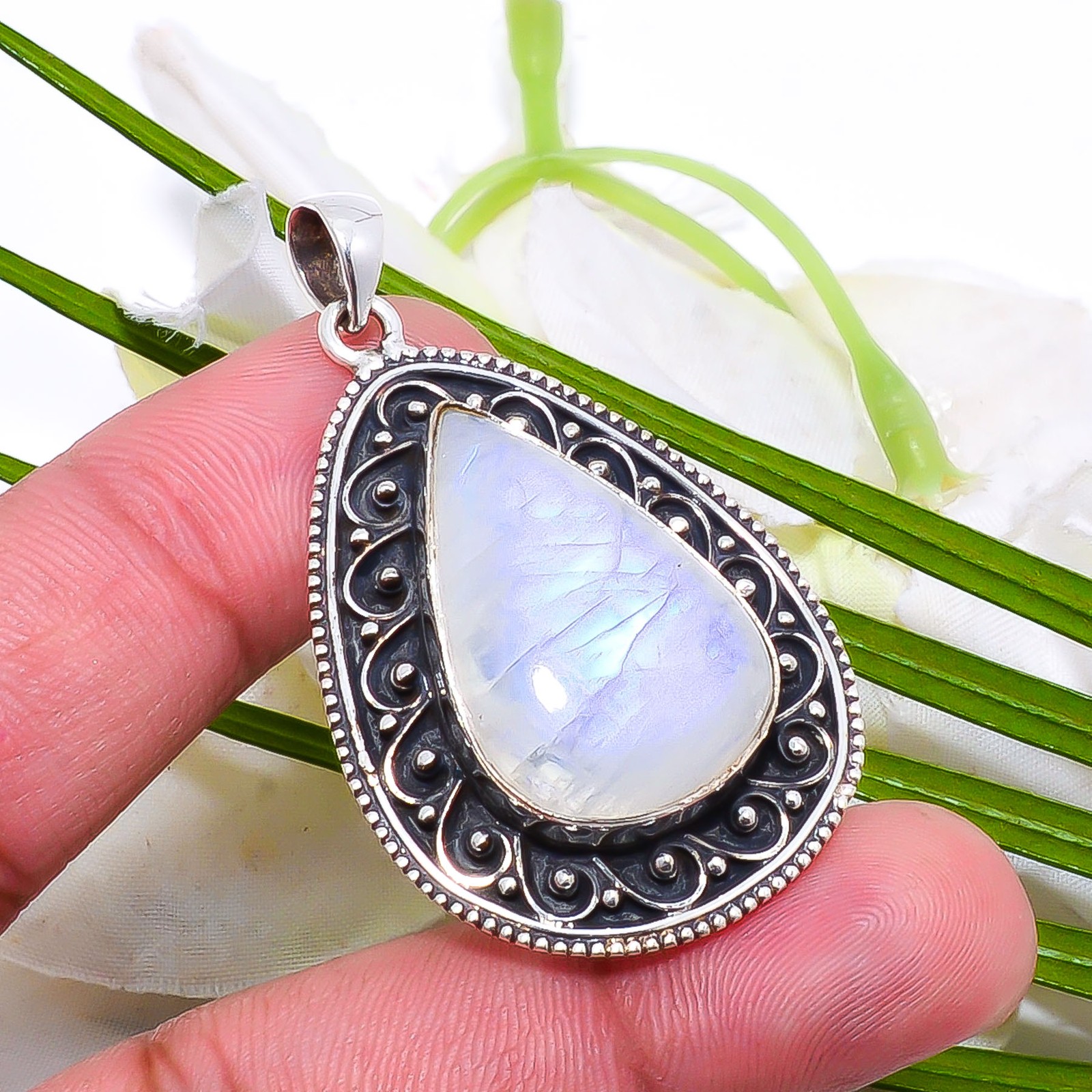 Rainbow Moonstone – Indiafine Art 925 Sterling Silver Pendant 1.05″ P10368114430