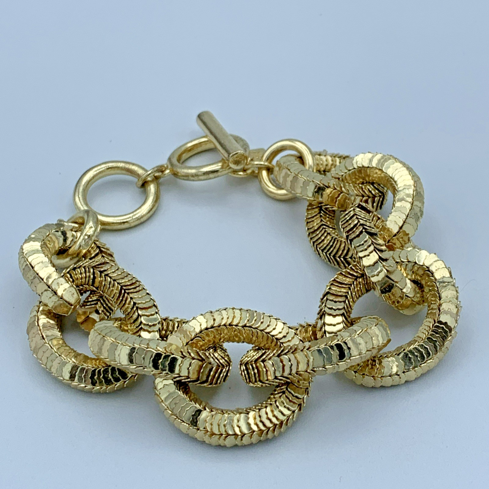 Banana Republic 7-8 inch Gold Tone Chunky Chain Toggle Bracelet B6-52