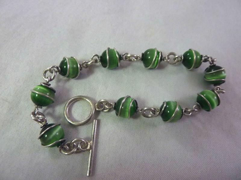 VERY COOL STERLING GREEN SATIN GLASS BEAD BRACELET 15.7g 7.5″ I-3486