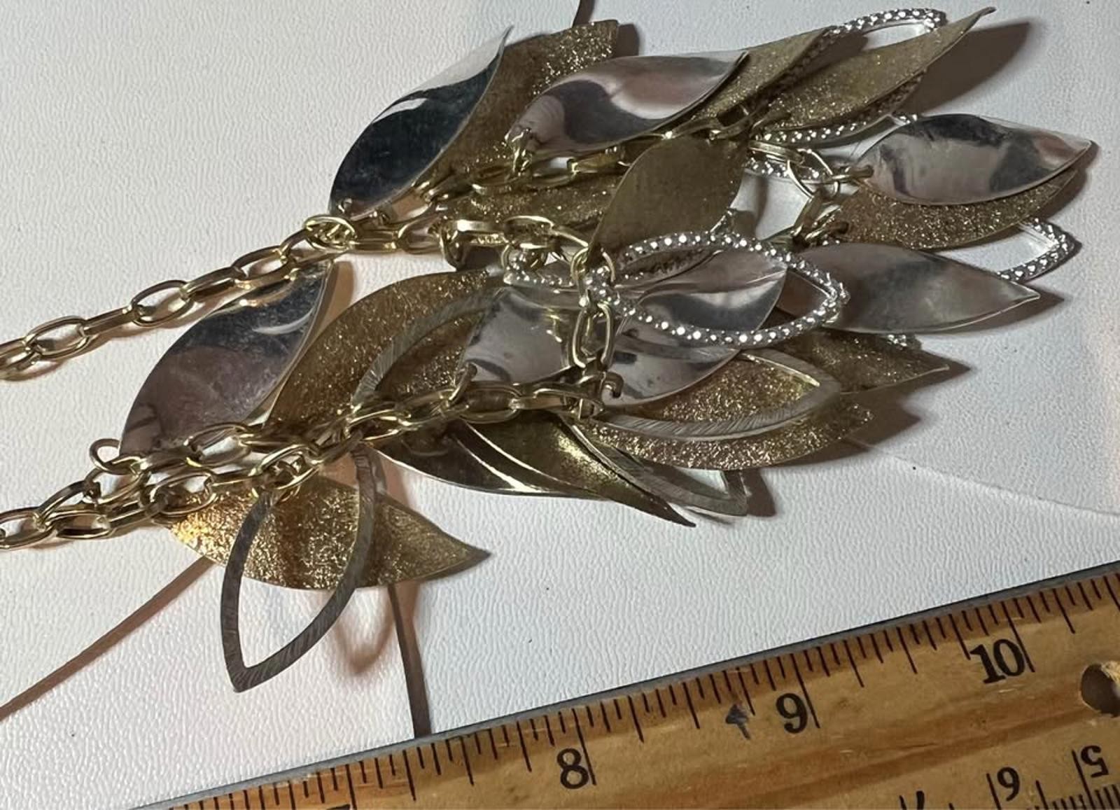 Shiny Gold Tone Necklace in Perfect Condition