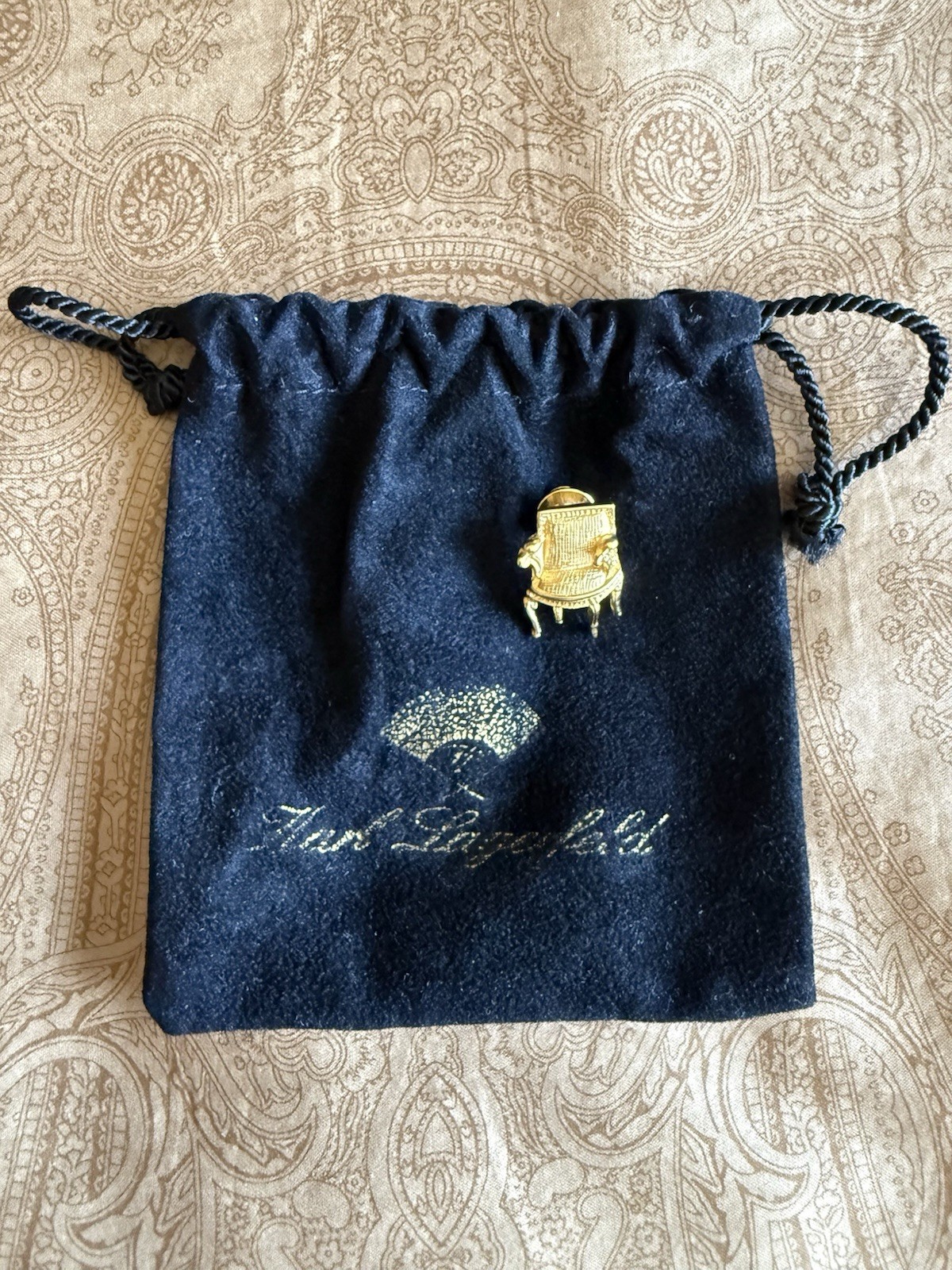 KARL LAGERFELD – VINTAGE MID 80’s – LOUIS XVI CHAIR PIN – VELVET BAG