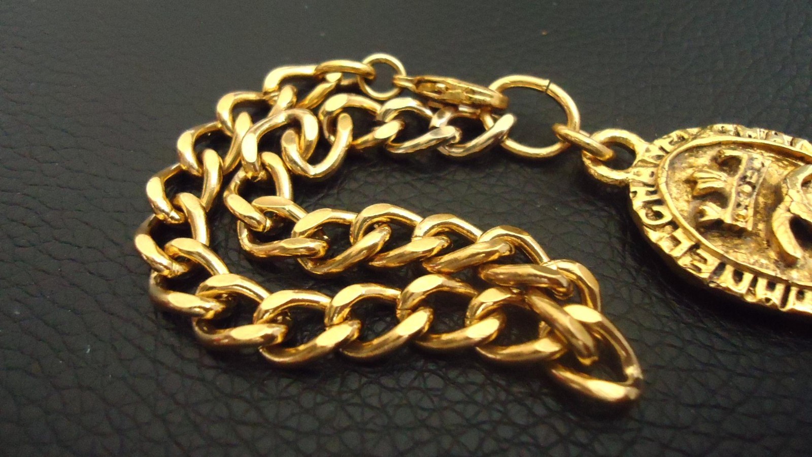 Chanel Vintage cc logos oval charms bracelet