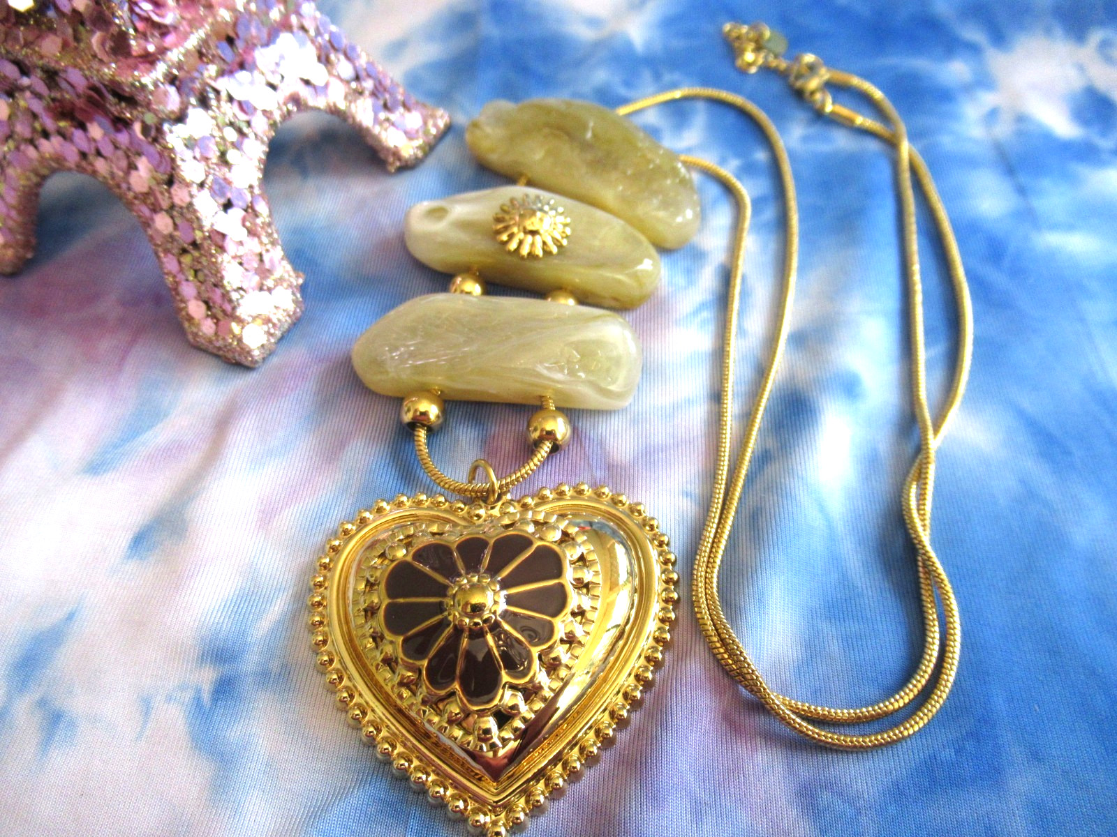 EXQUISITE Gold Plate Heart Valentine Pendant Stone Rectangle Heart Pendant NEW