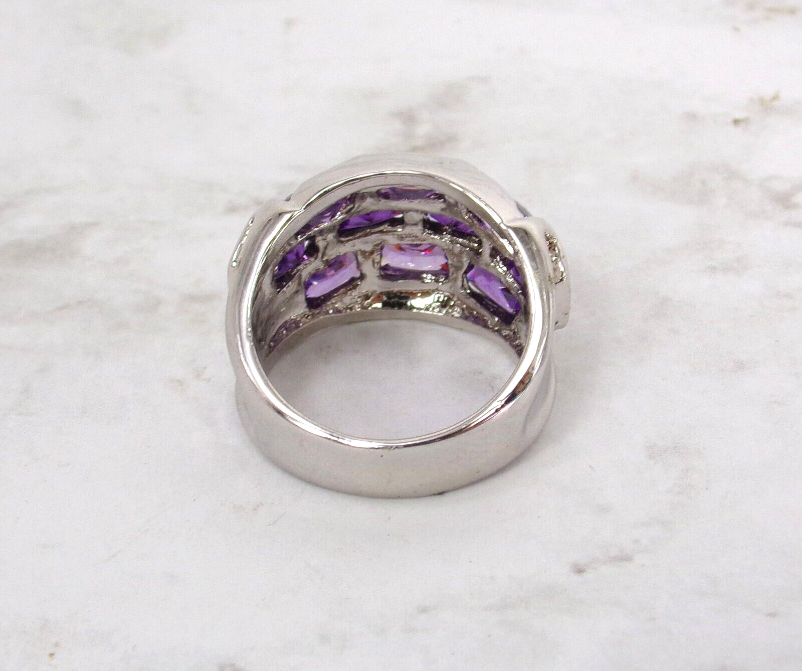 Purple cubic zirconia stone band ring with rectangle shape stones Size 7.5 NEW
