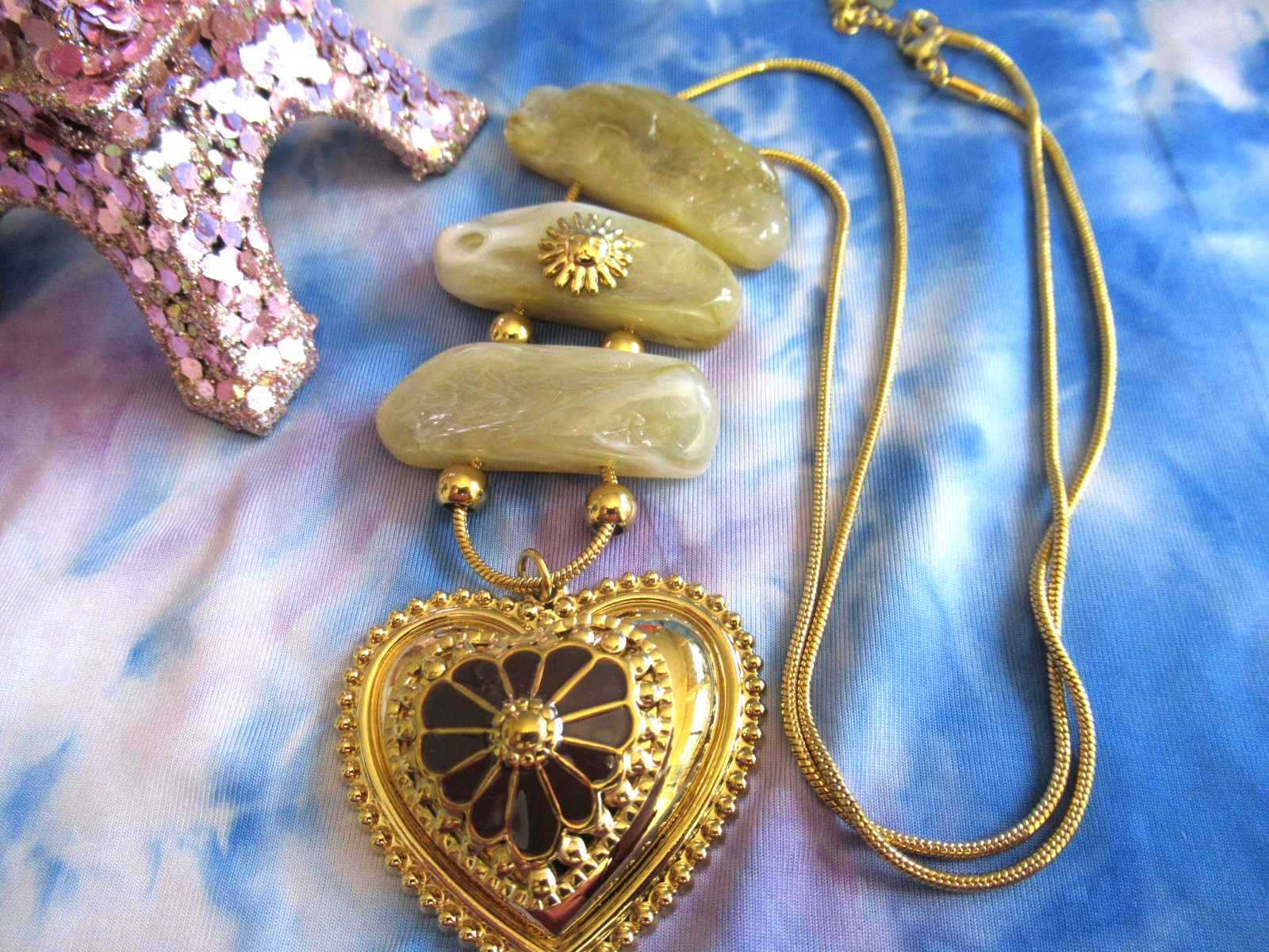 EXQUISITE Gold Plate Heart Valentine Pendant Stone Rectangle Heart Pendant NEW