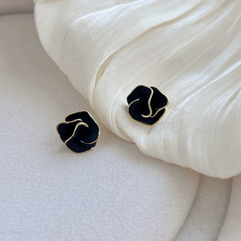 Black Camellia Ear Studs Women’s Elegant Earrings Alloy Fashion Jewelry