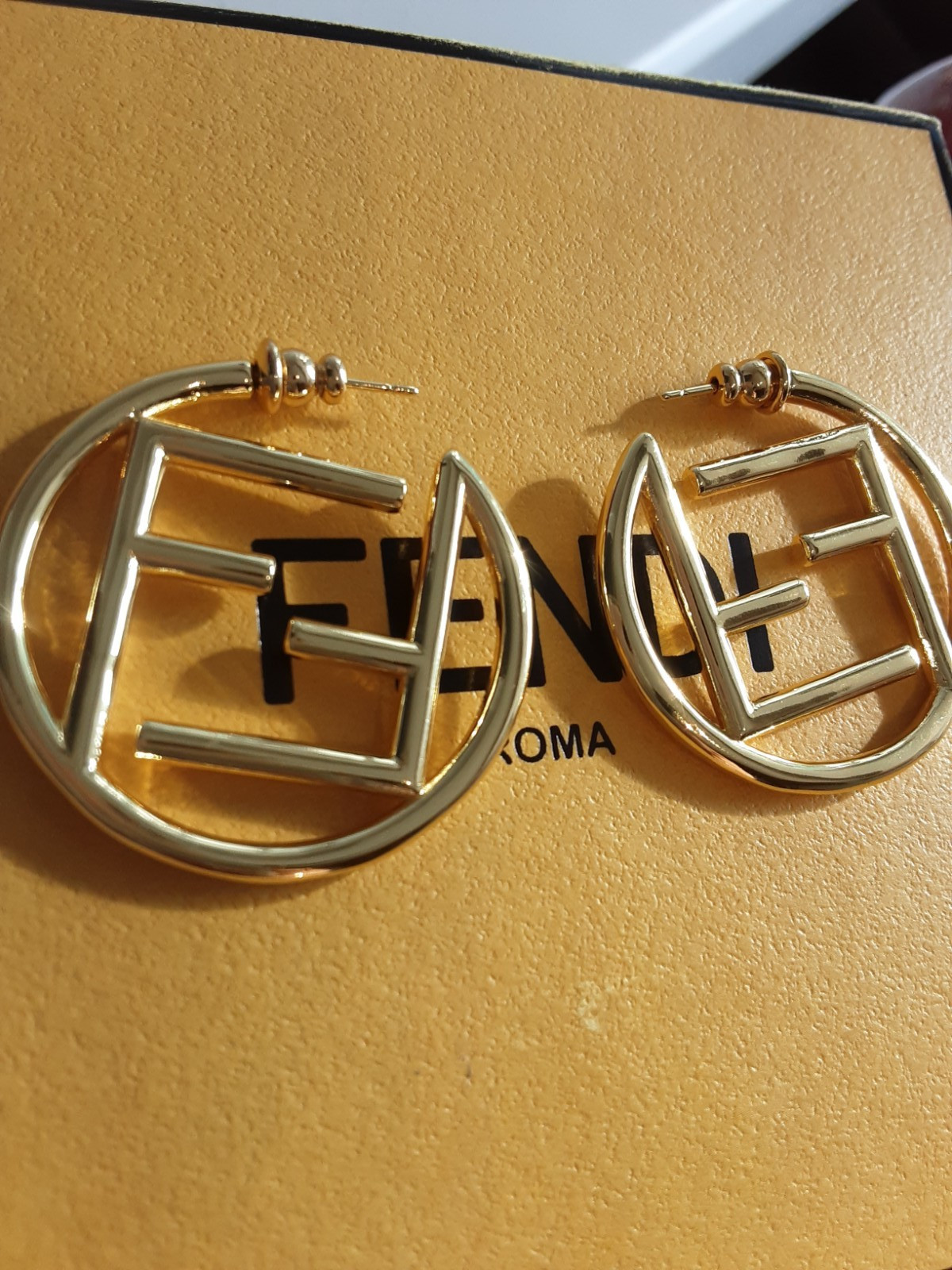 100% Fendi Earrings 💜💜 logo FF hoops 1.3 inch magnetic box
