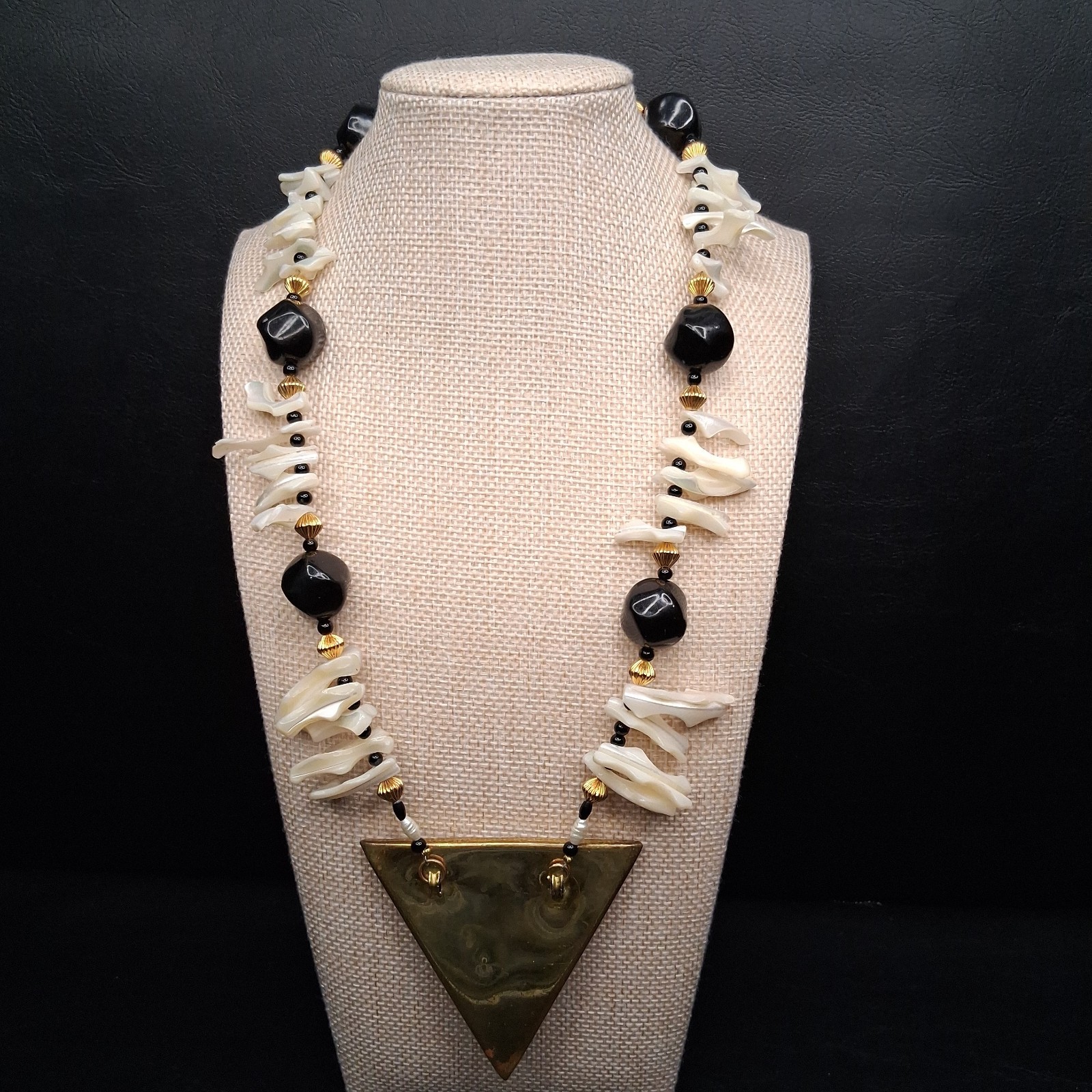 Vintage Mother of Pearl Black Beads Necklace Whit Triangle Pendant. 17.995
