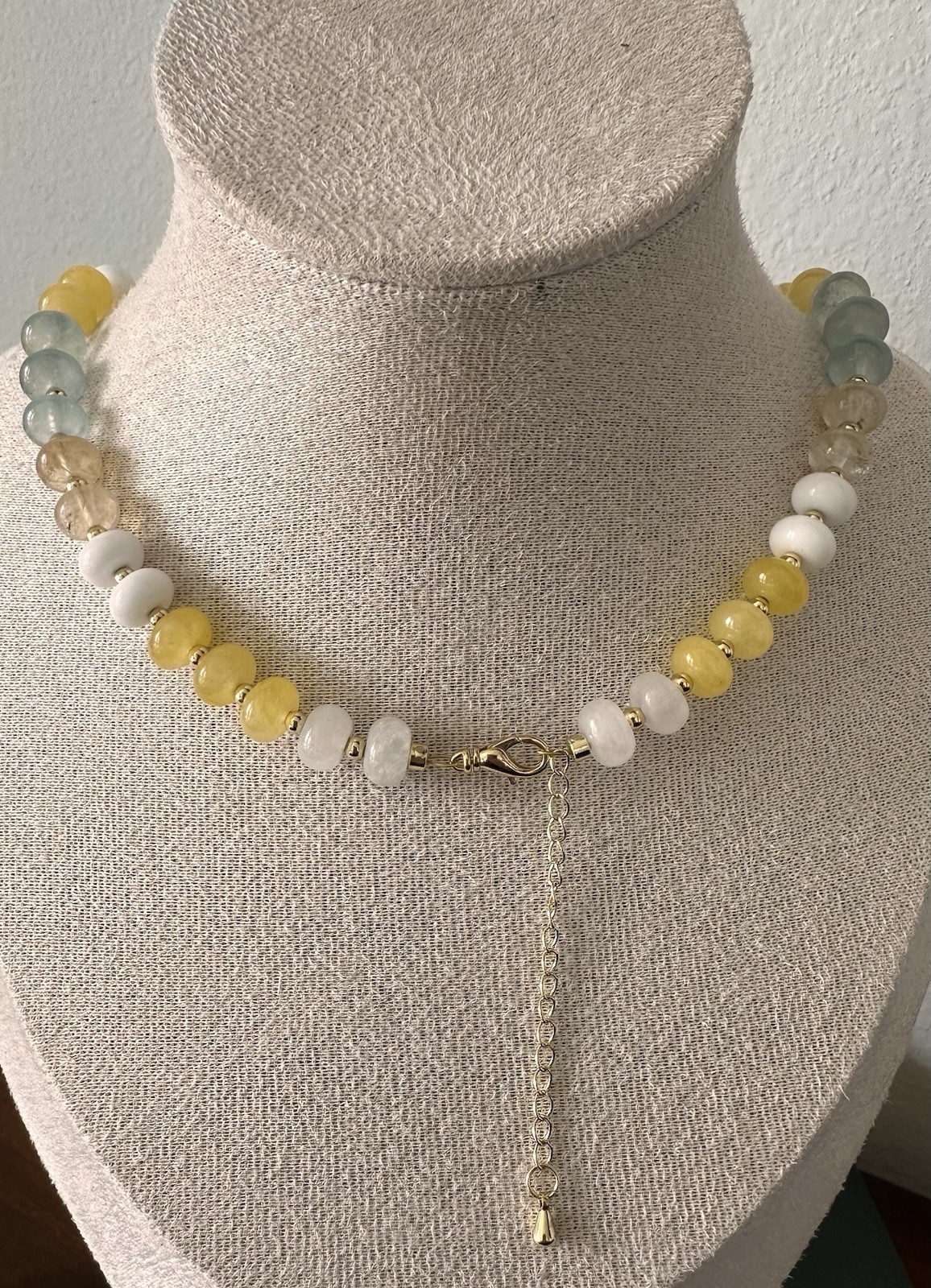 Multicolor Stone Beaded Necklace Gold Tone Flower Charm Pendant Adjustable