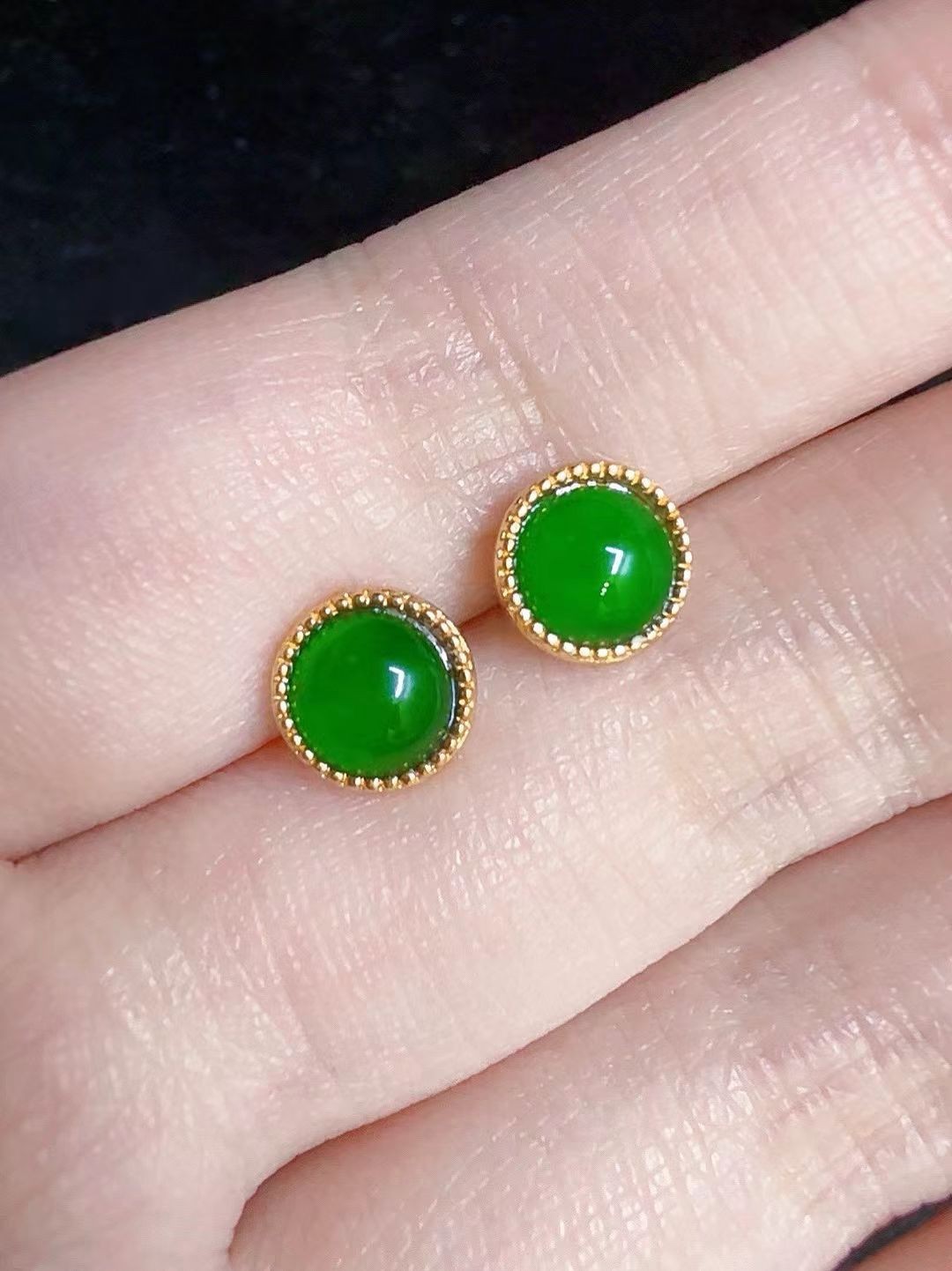Nice Natural imperal green jadeite stud earring