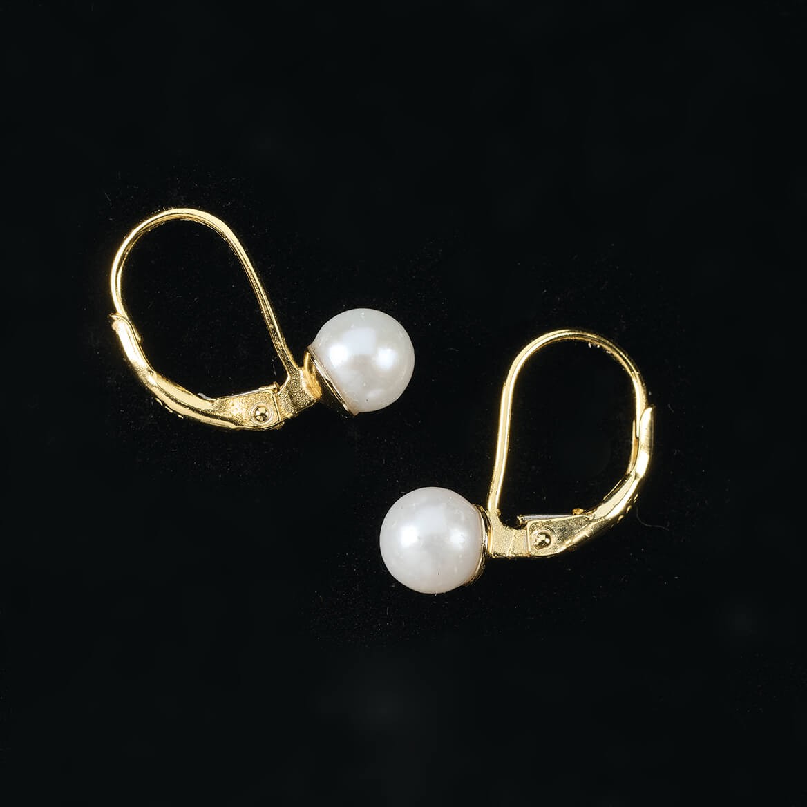 Genuine Freshwater Pearl Leverback Earrings