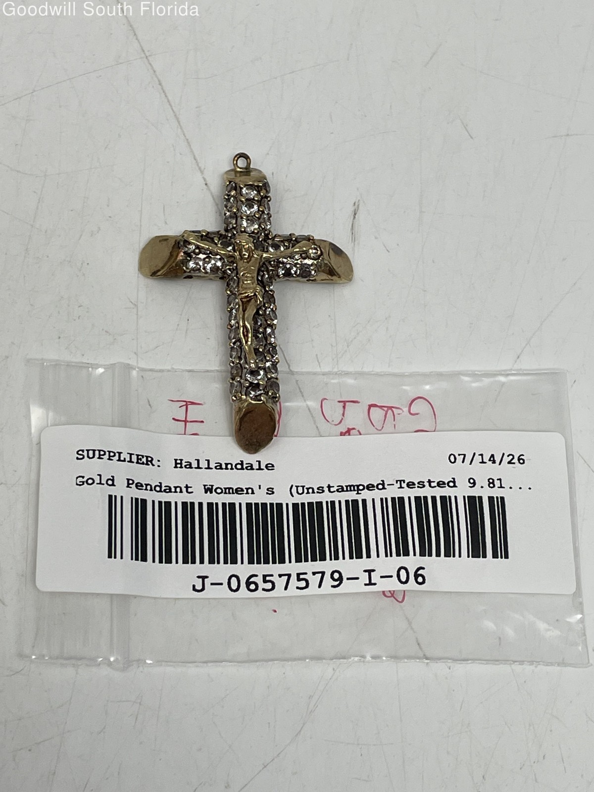 Gold Pendant Women’s (Unstamped. Tested 9.81KT) Weight 13.1g